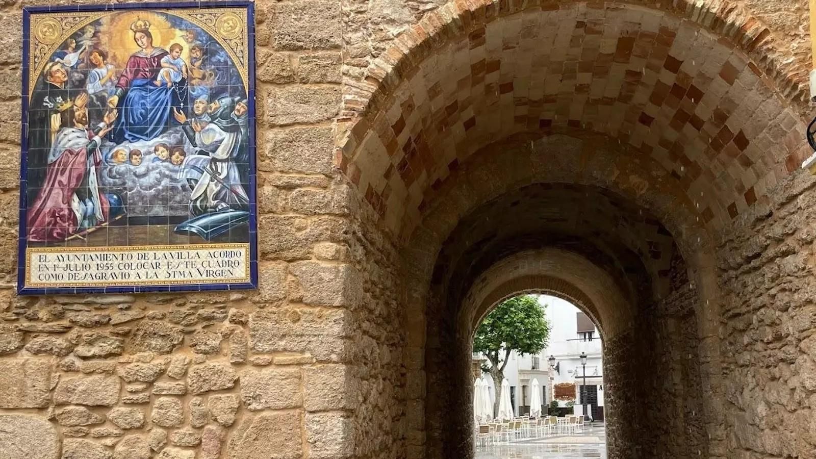 Arco de la Villa, Antiguo acceso a Rota y aduana.