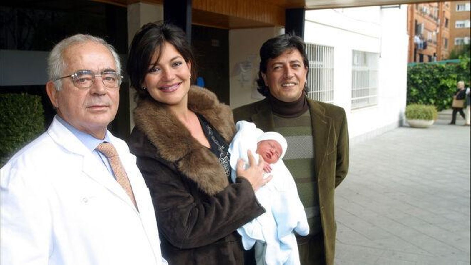 El bailarín con Lely Céspedes, tras el nacimiento de uno de los tres hijos que tienen en común.