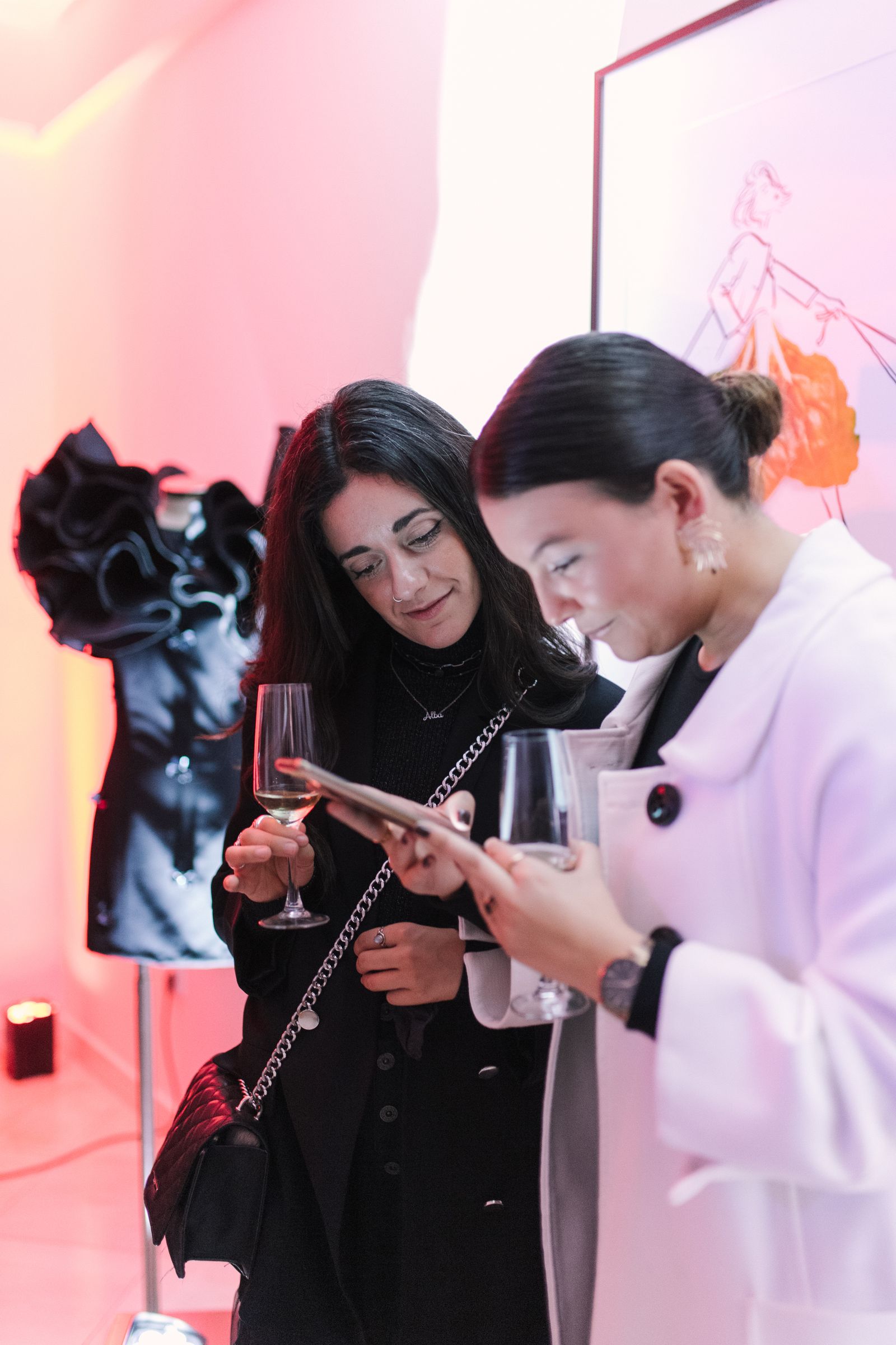 Weddings With Love reúne a artistas, empresarios e influencers en un evento solidario, todas las imágenes