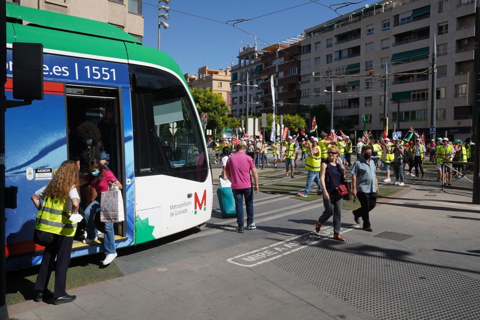 Fotos: así transcurre la manifestación y la huelga de autobuses urbanos de Granada