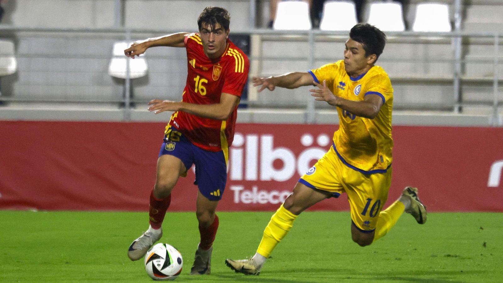 Juanlu, durante el España-Rumanía clasificatorio para el Europeo sub 21.