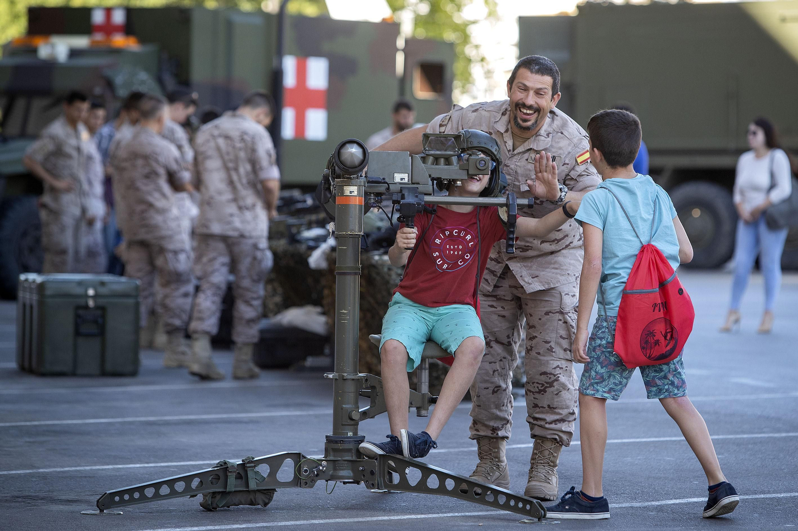 Exposición por el Día de las Fuerzas Armadas en San Fernando