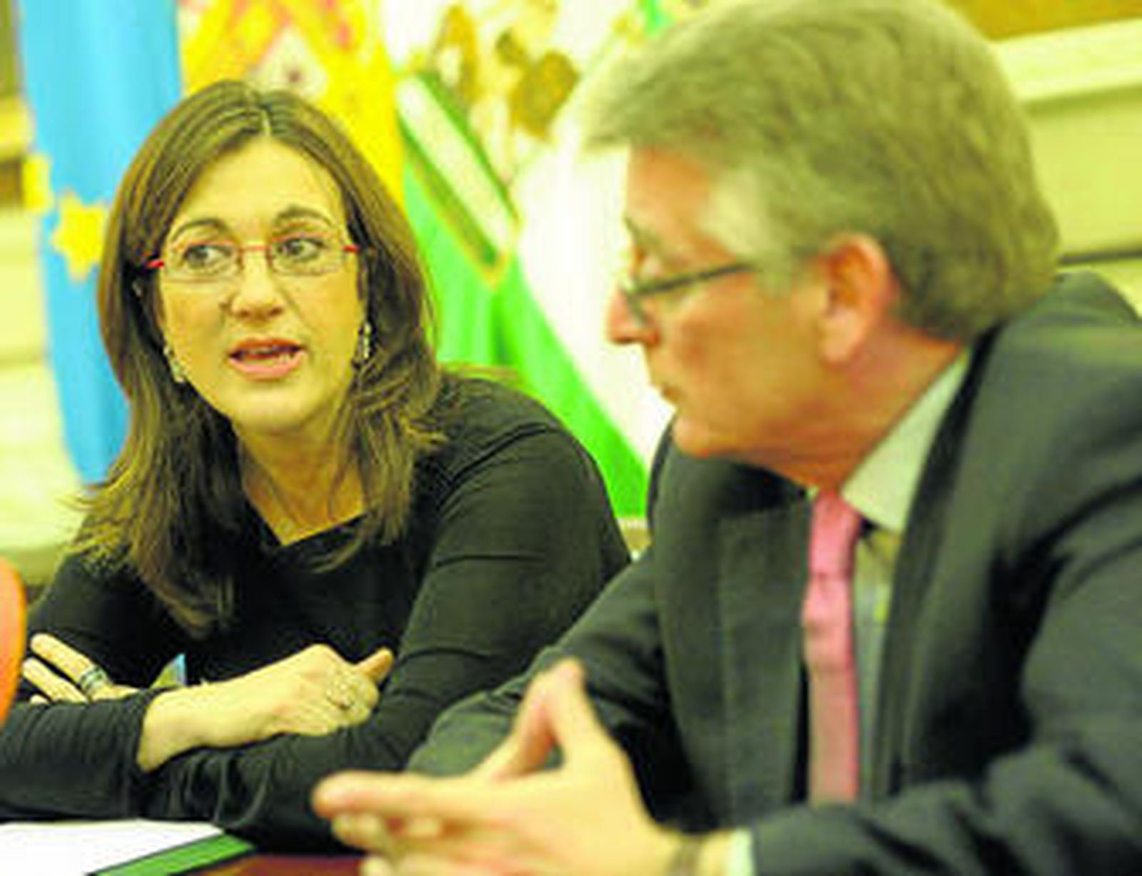 Soraya Rodríguez, junto a Francisco González Cabaña, ayer en Diputación.