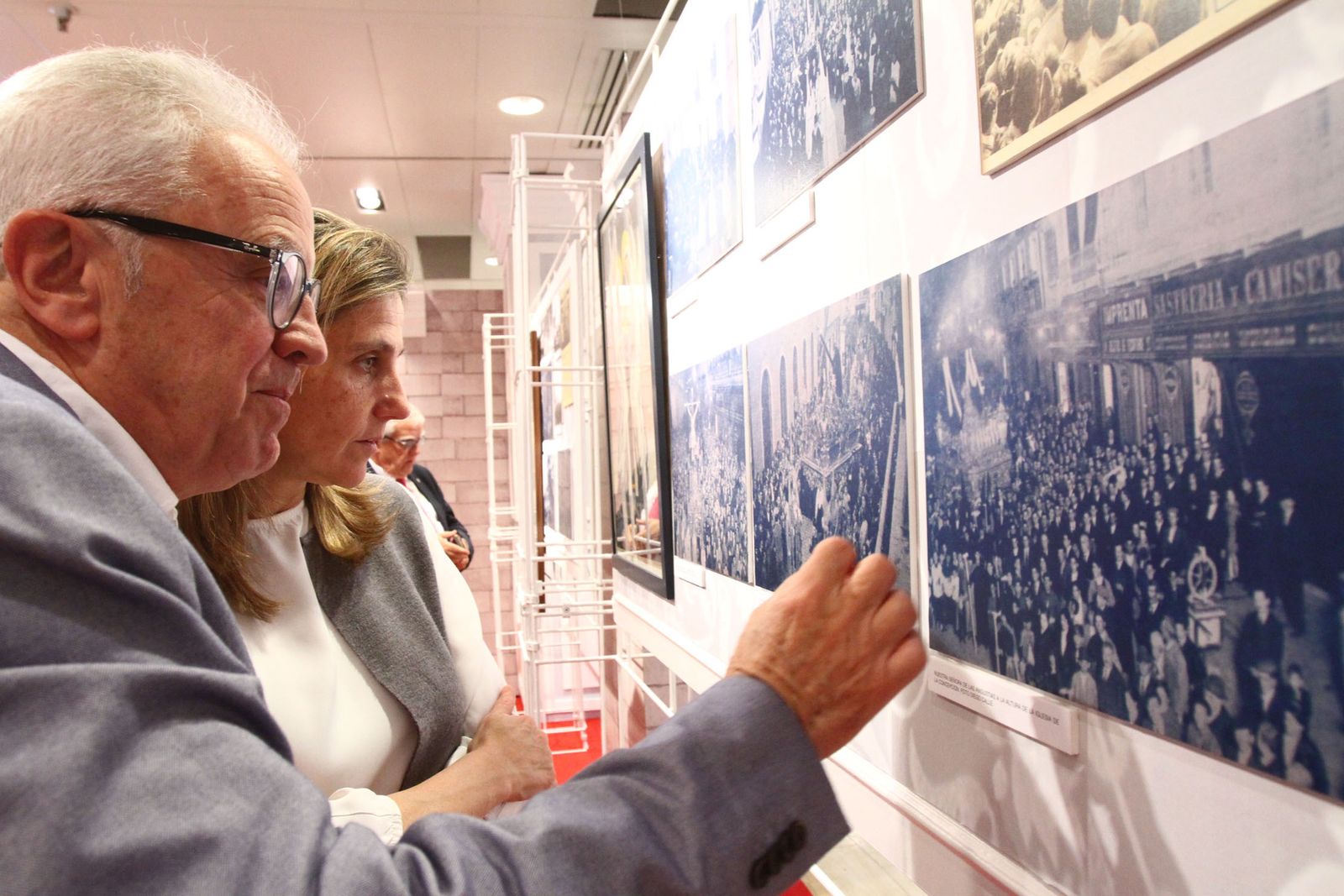 Se inaugura la exposición 'Cera y ruán' en el Corte Ingles