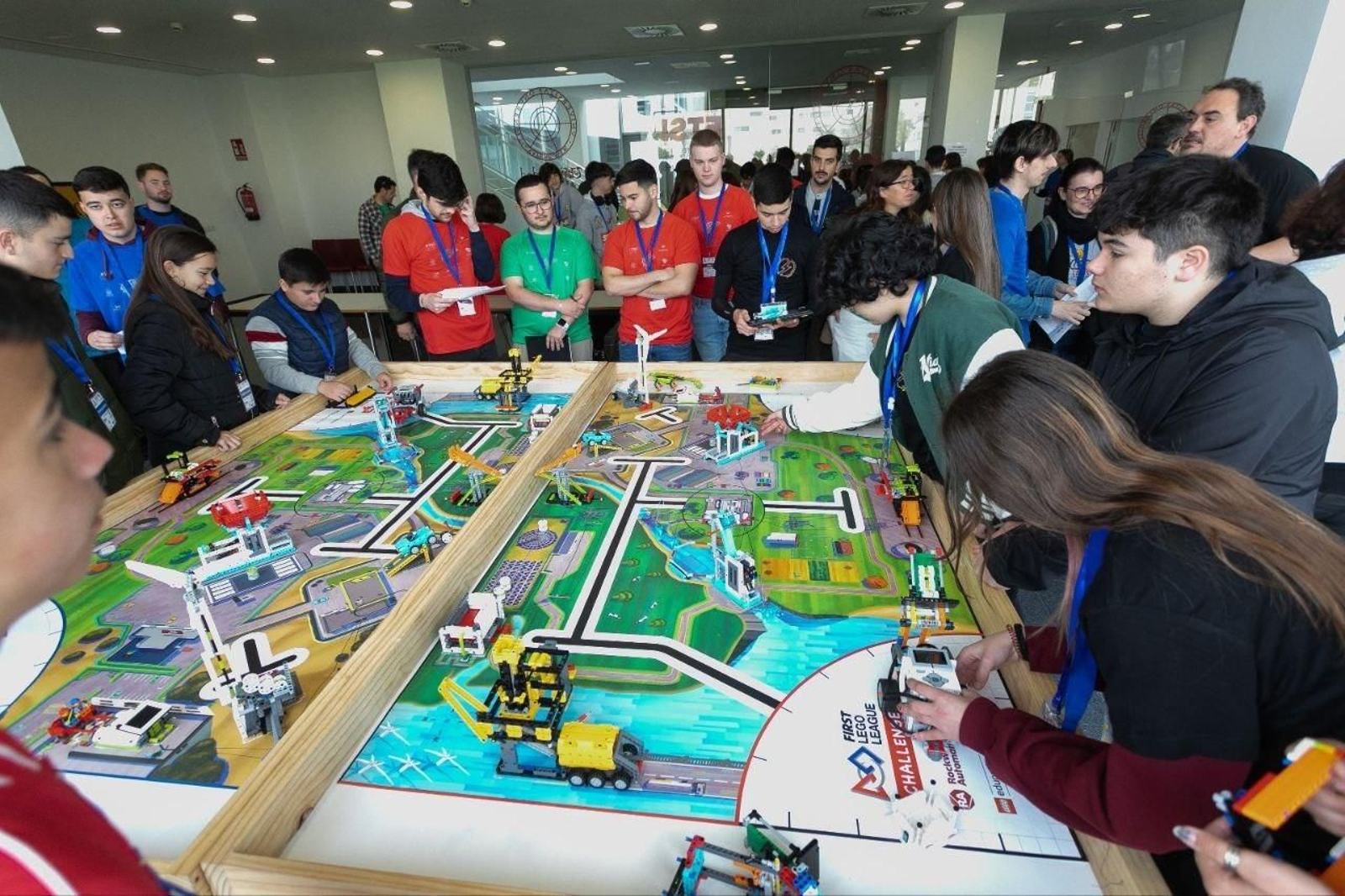 Estudiantes en la la First Lego League.