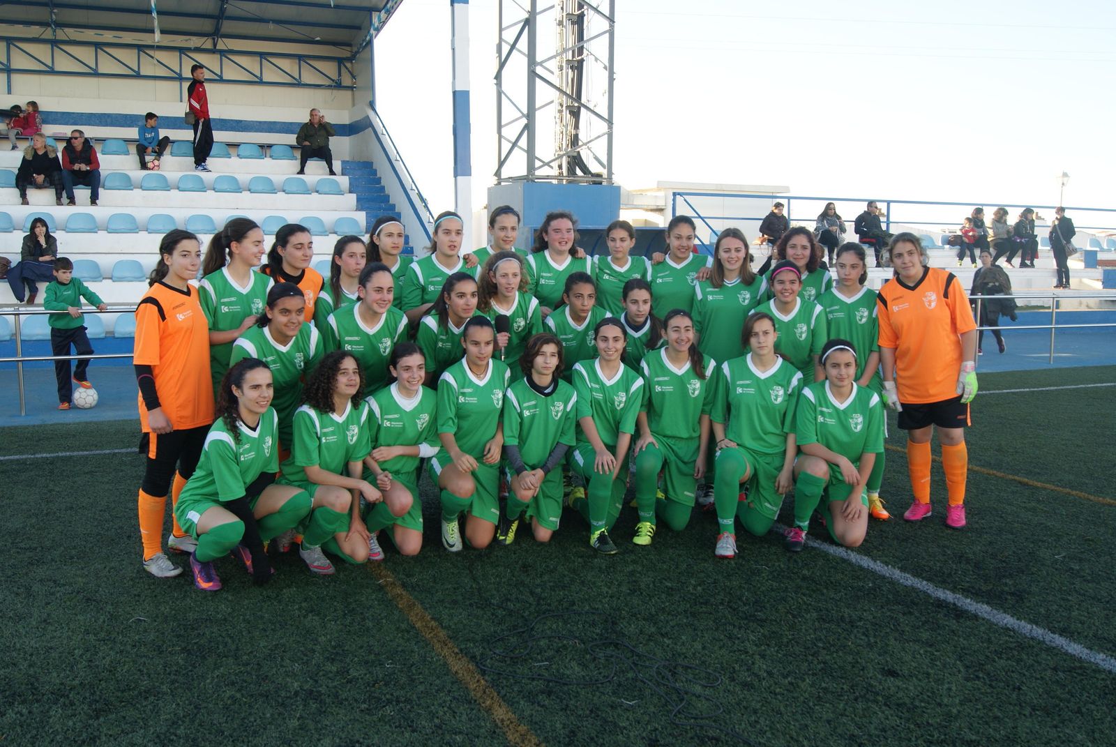 Las jugadoras de la selección infantil y cadete femenino posan en una de las últimas convocatorias.