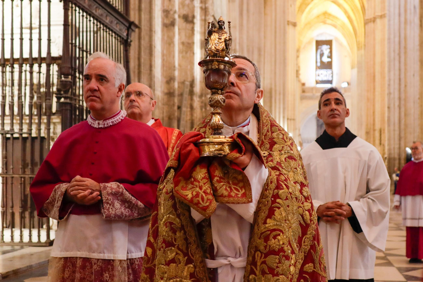 Apertura de la urna de San Fernando y Procesión de la Espada