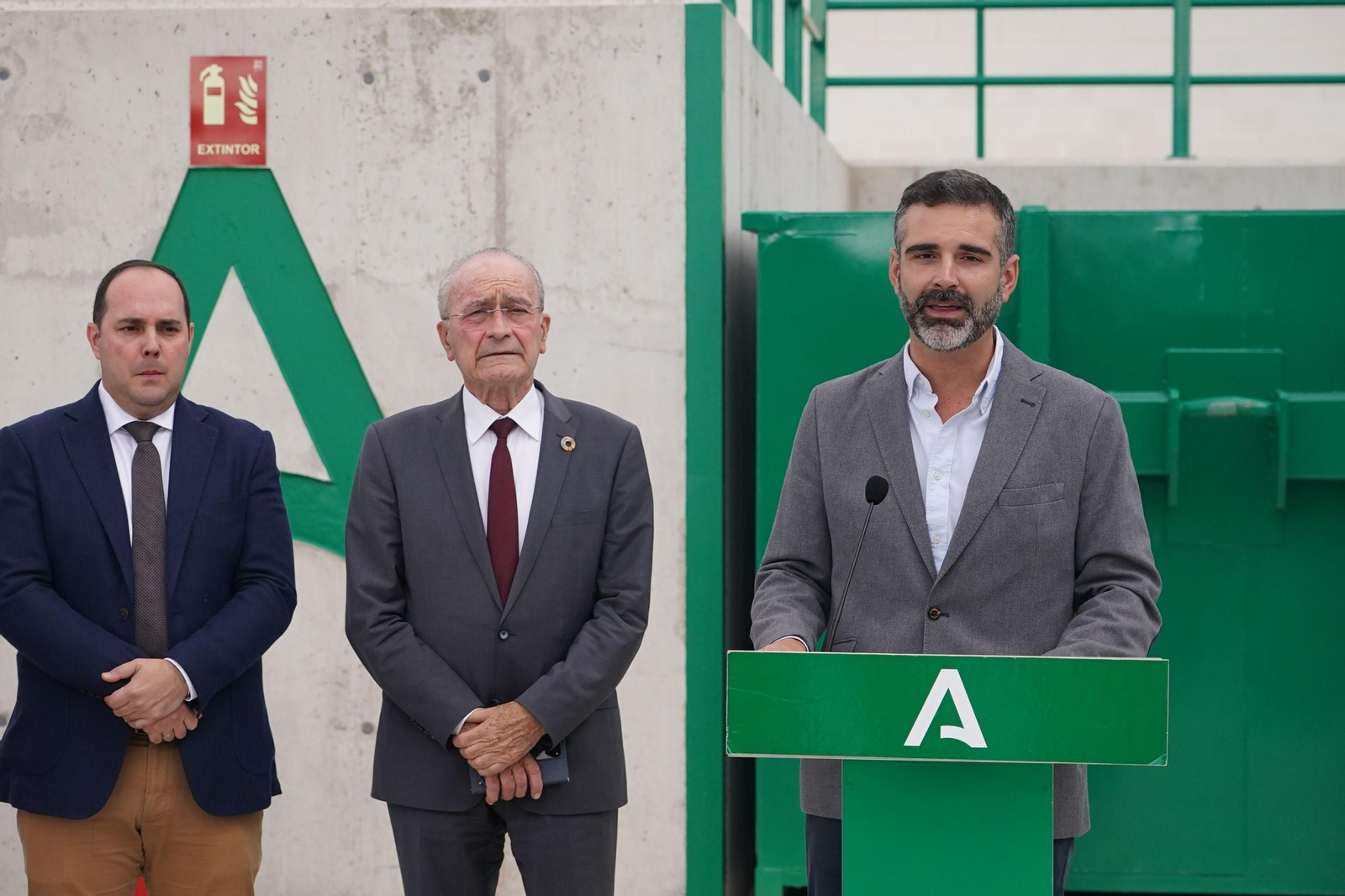 El consejero de Sostenibilidad, Medio Ambiente y Economía Azul, Ramón Fernández-Pacheco, durante la inauguración del nuevo Punto Limpio en Málaga