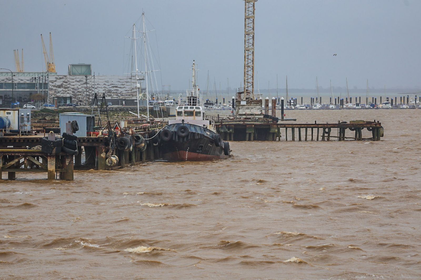 Fotografías de la subida del río Odiel a su paso por Huelva