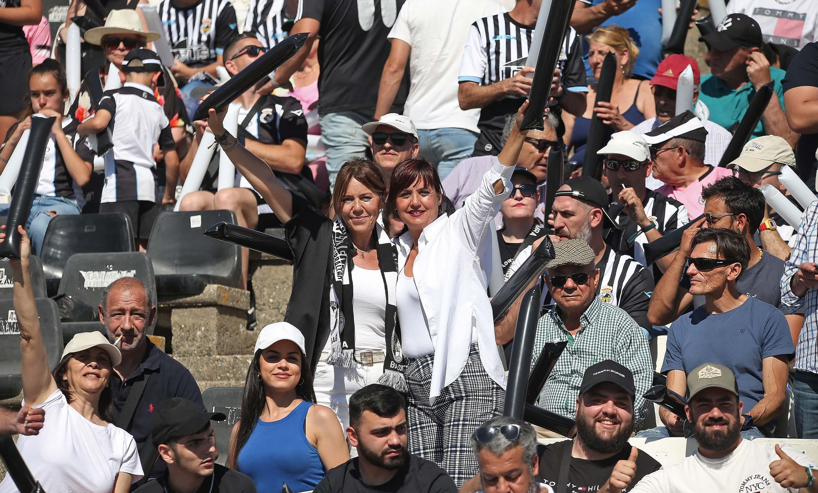Fotos de la afición durante el Balona - Algeciras en el estadio municipal de La Línea
