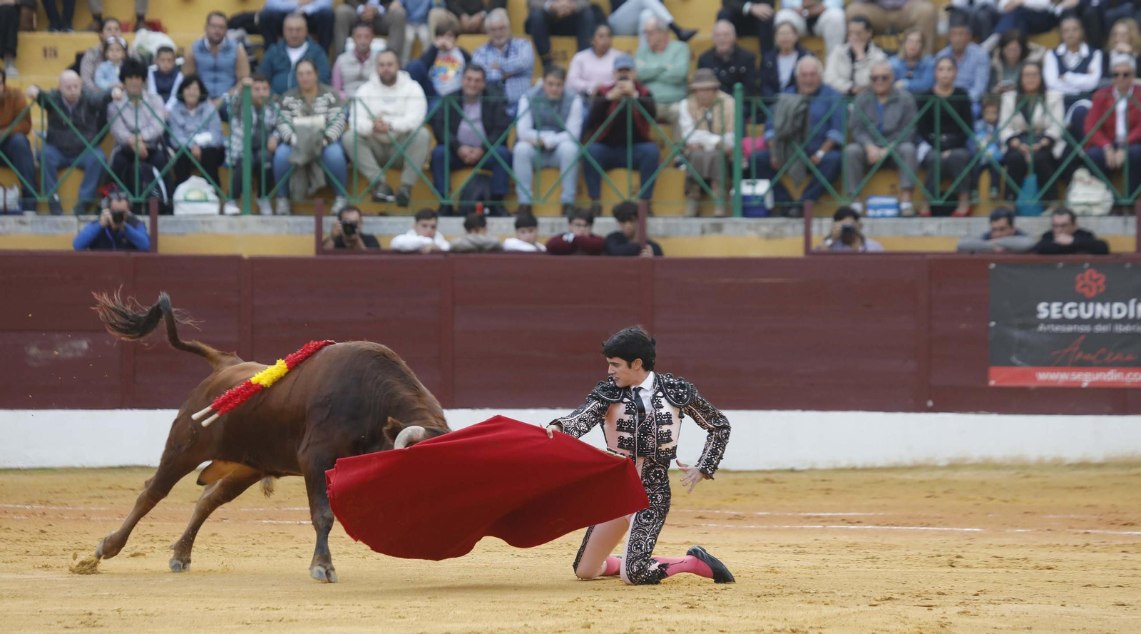 Las fotos de la novillada final de las escuelas taurinas de Cádiz, en La Línea