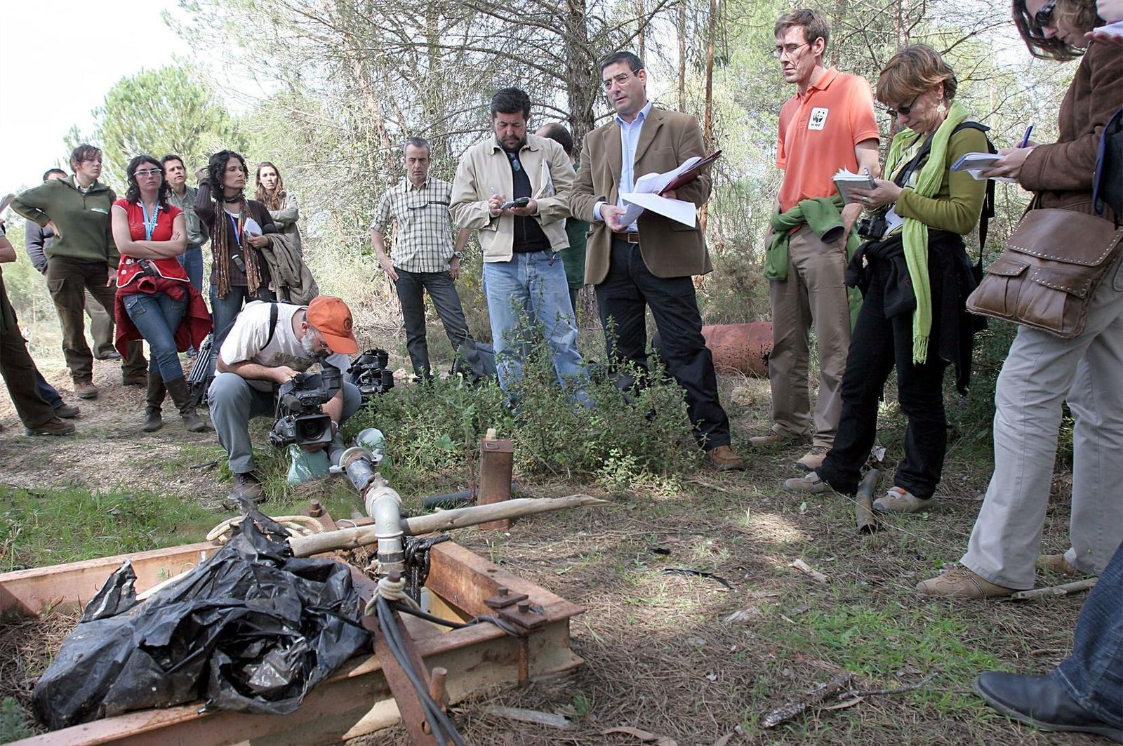 Uno de los pozos ilegales denunciado por la organización ecologista WWF.