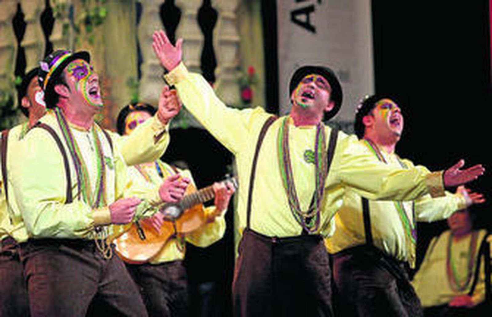 'La Fanfarria', comparsa de Tarifa que este año es 'Hasta aquí hemos llegado'.