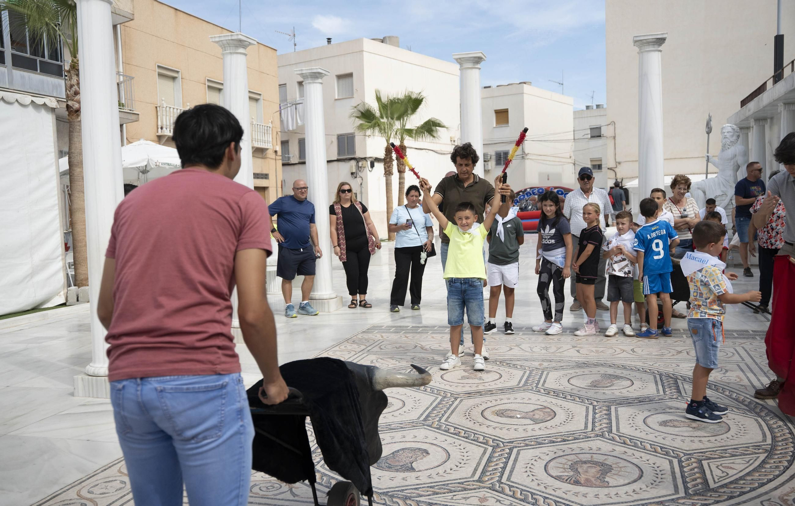 Las imágenes del taller de toros para niños y toro mecánico en Macael