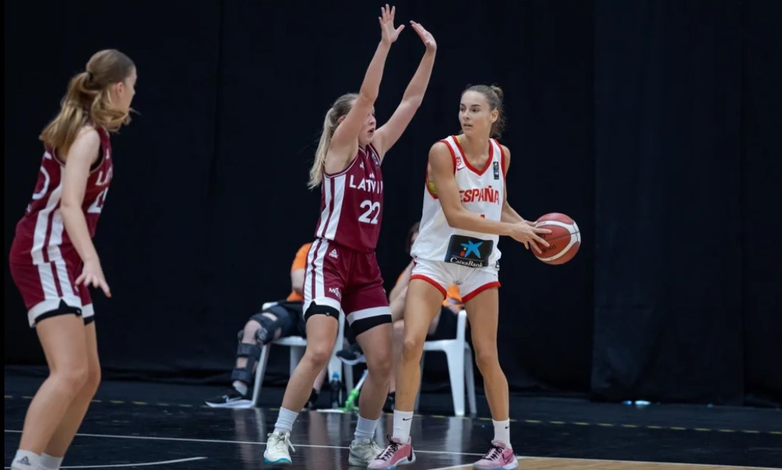 Chelsea Dike y Mar Segura avanzan con España en el Europeo sub 16