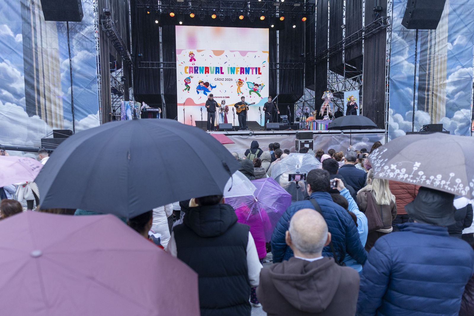 El Carnaval en la calle calienta motores: pregón infantil y concierto en San Antonio
