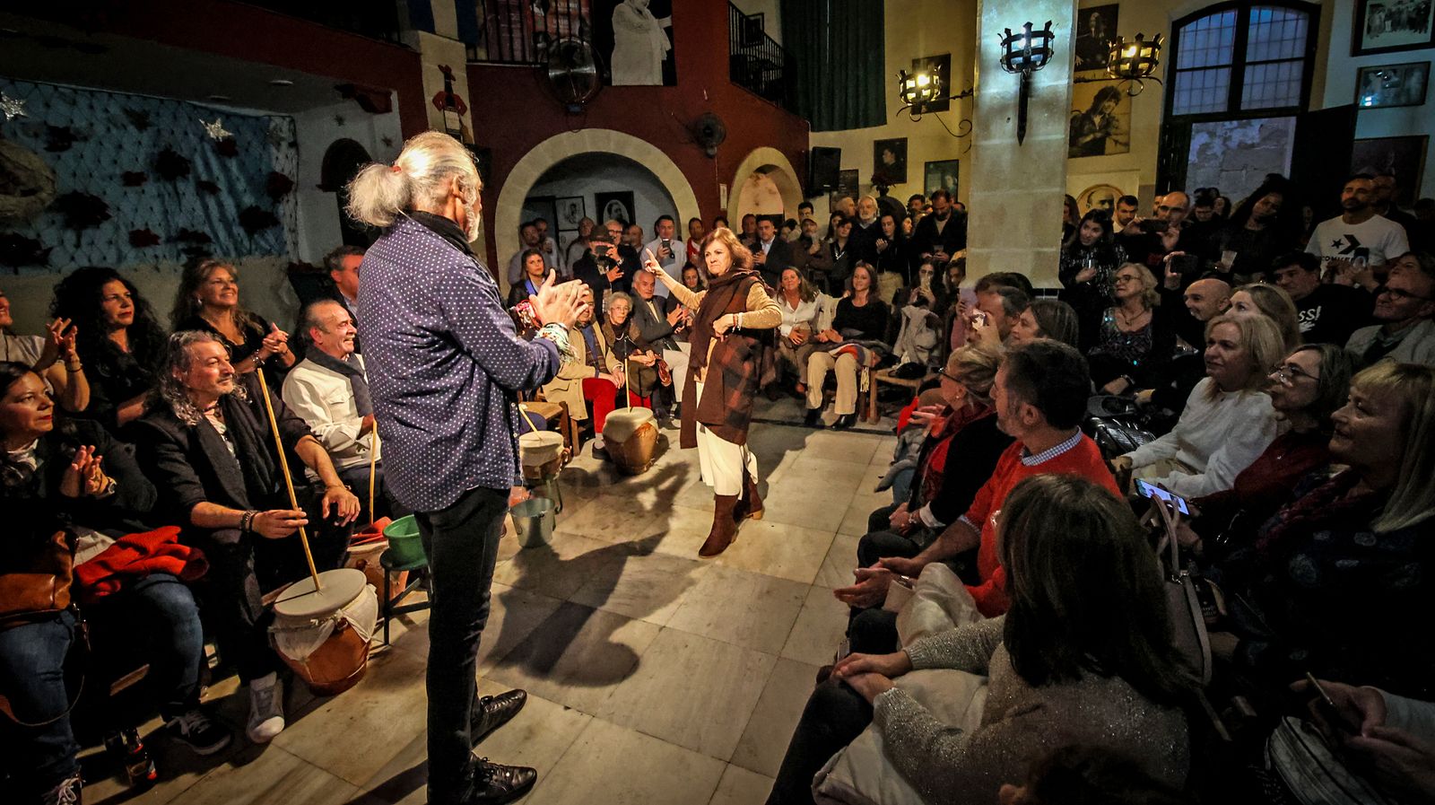 Zambomba flamenca en la peña Antonio Chacón de Jerez