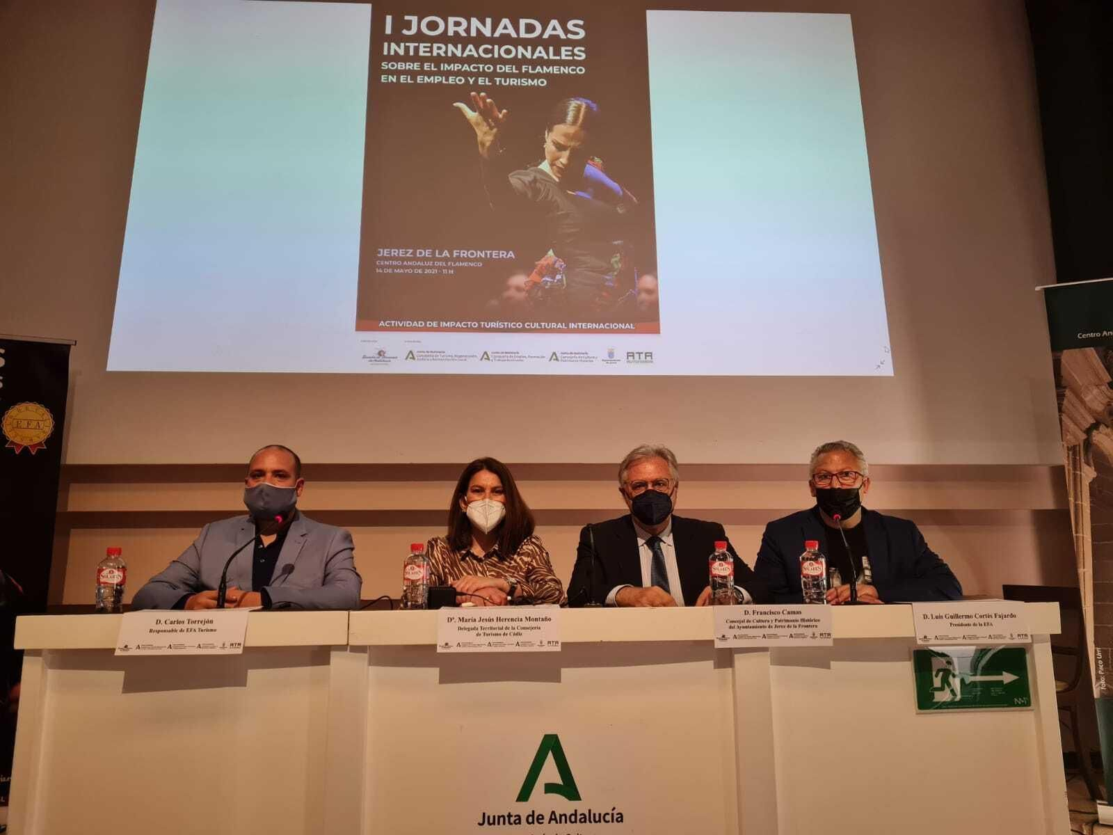 La delegada Territorial de Turismo durante las jornadas dedicadas al flamenco.