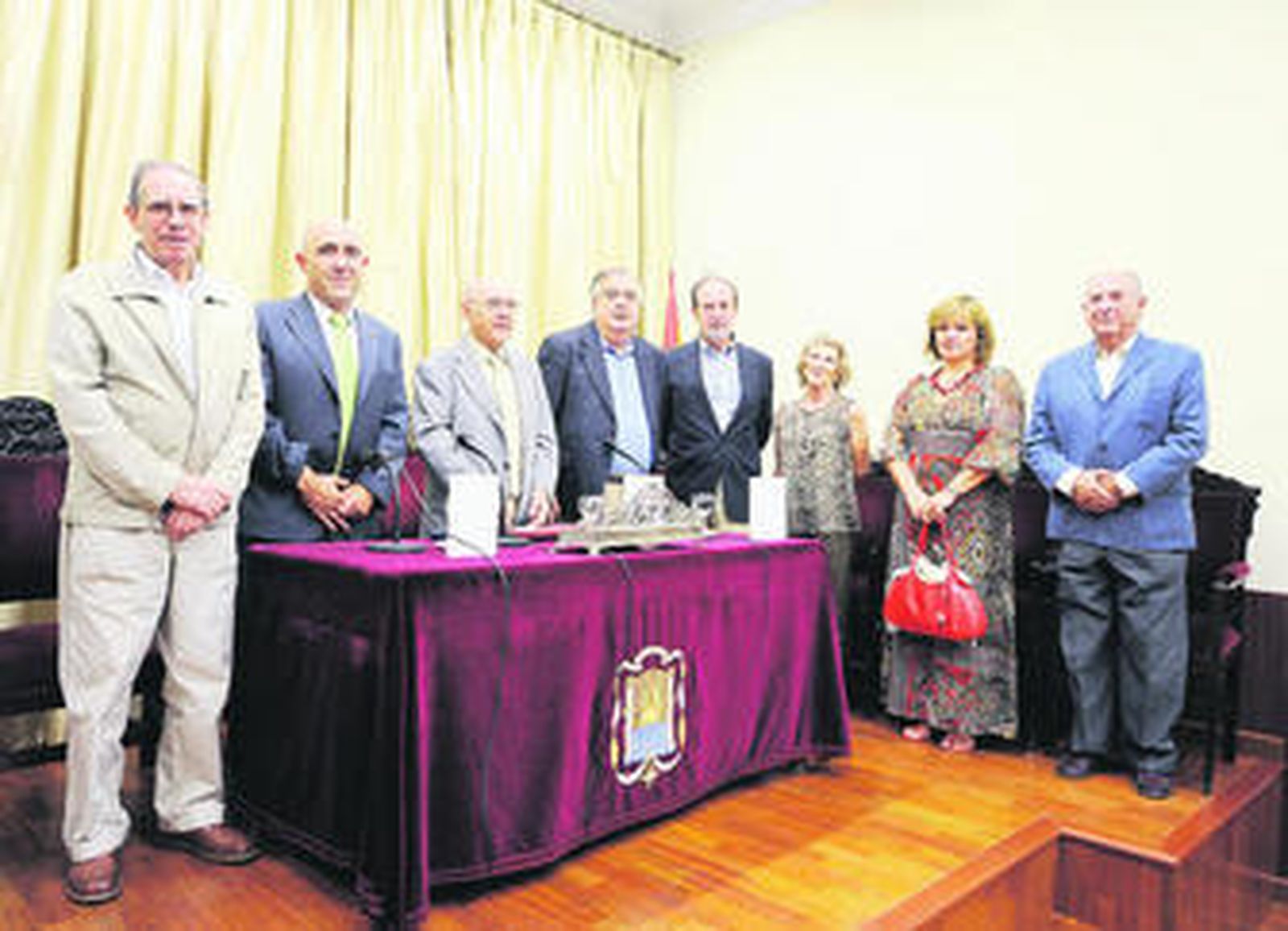 El presidente del Ateneo, Enrique Barrero, moderó este emotivo homenaje a Luis Berenguer.