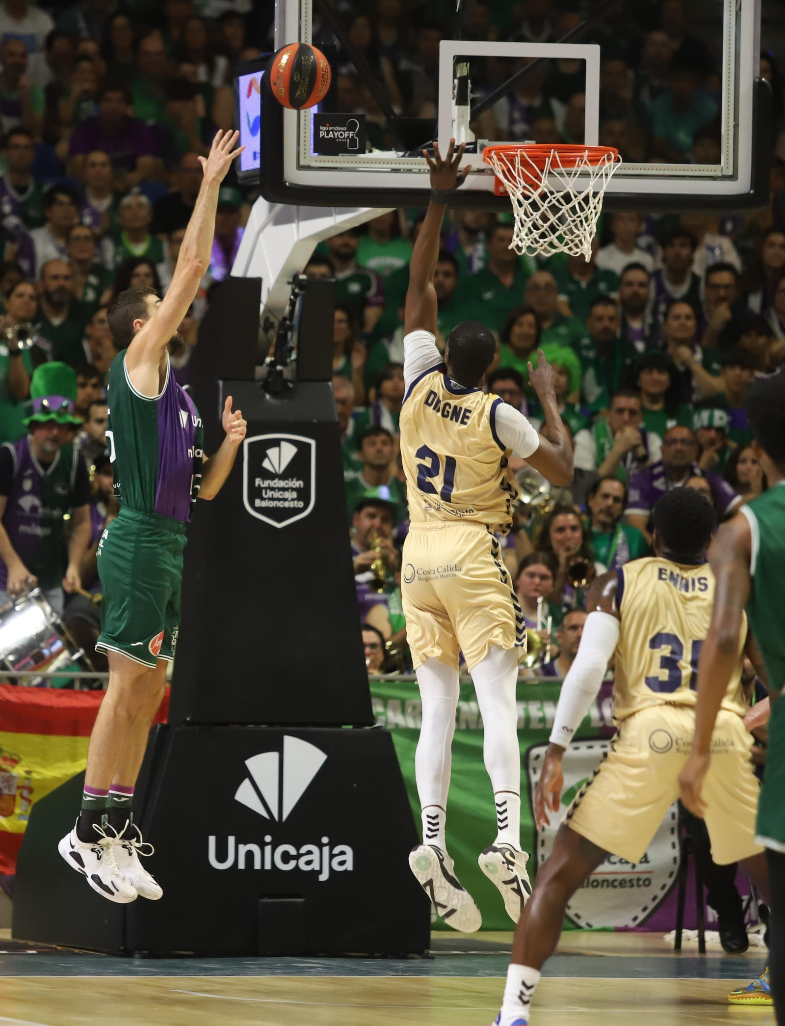 El quinto partido entre el Unicaja y el UCAM Murcia, en imágenes