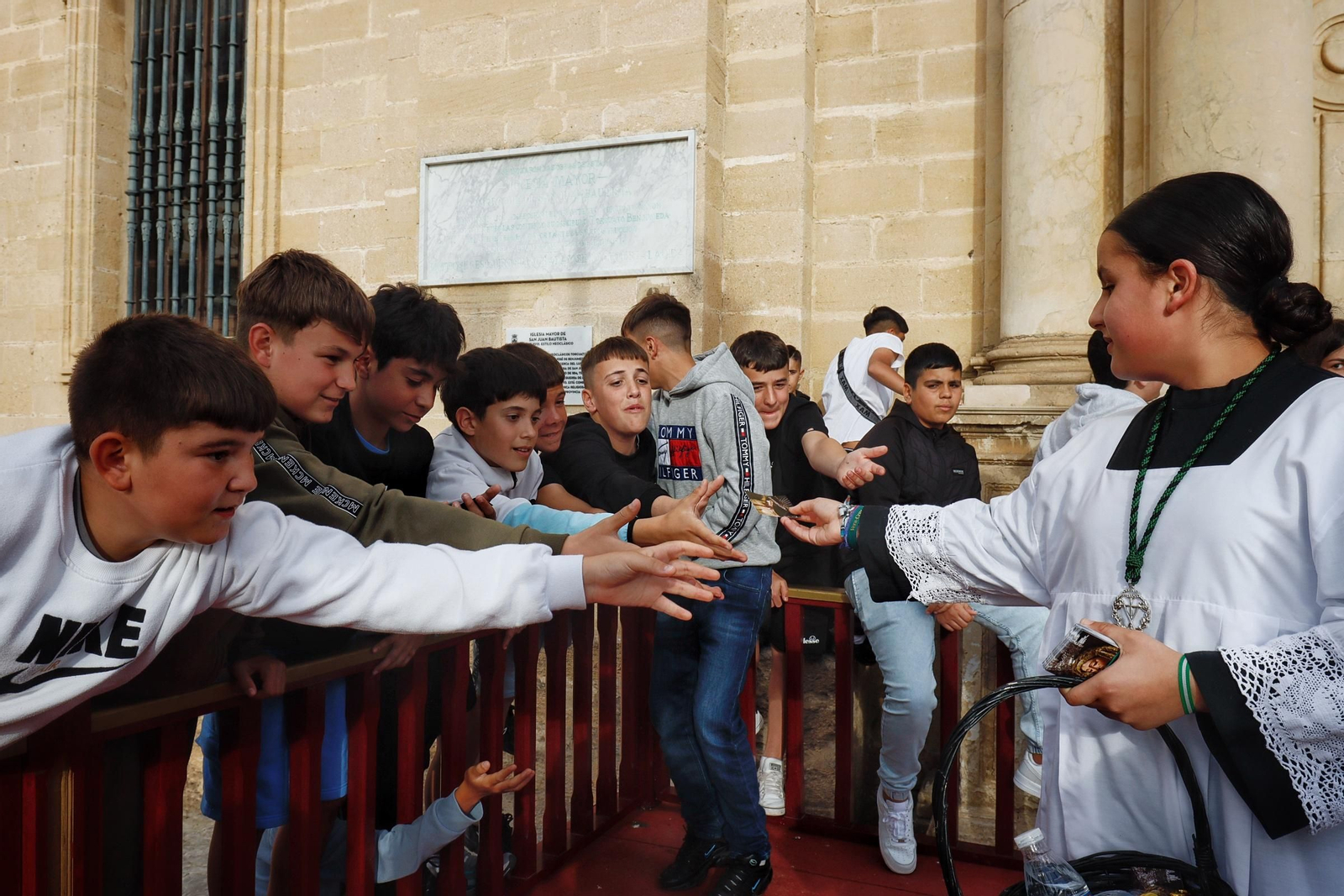 Imágenes de la salida de la Vera Cruz en la Semana Santa de Chiclana 2025