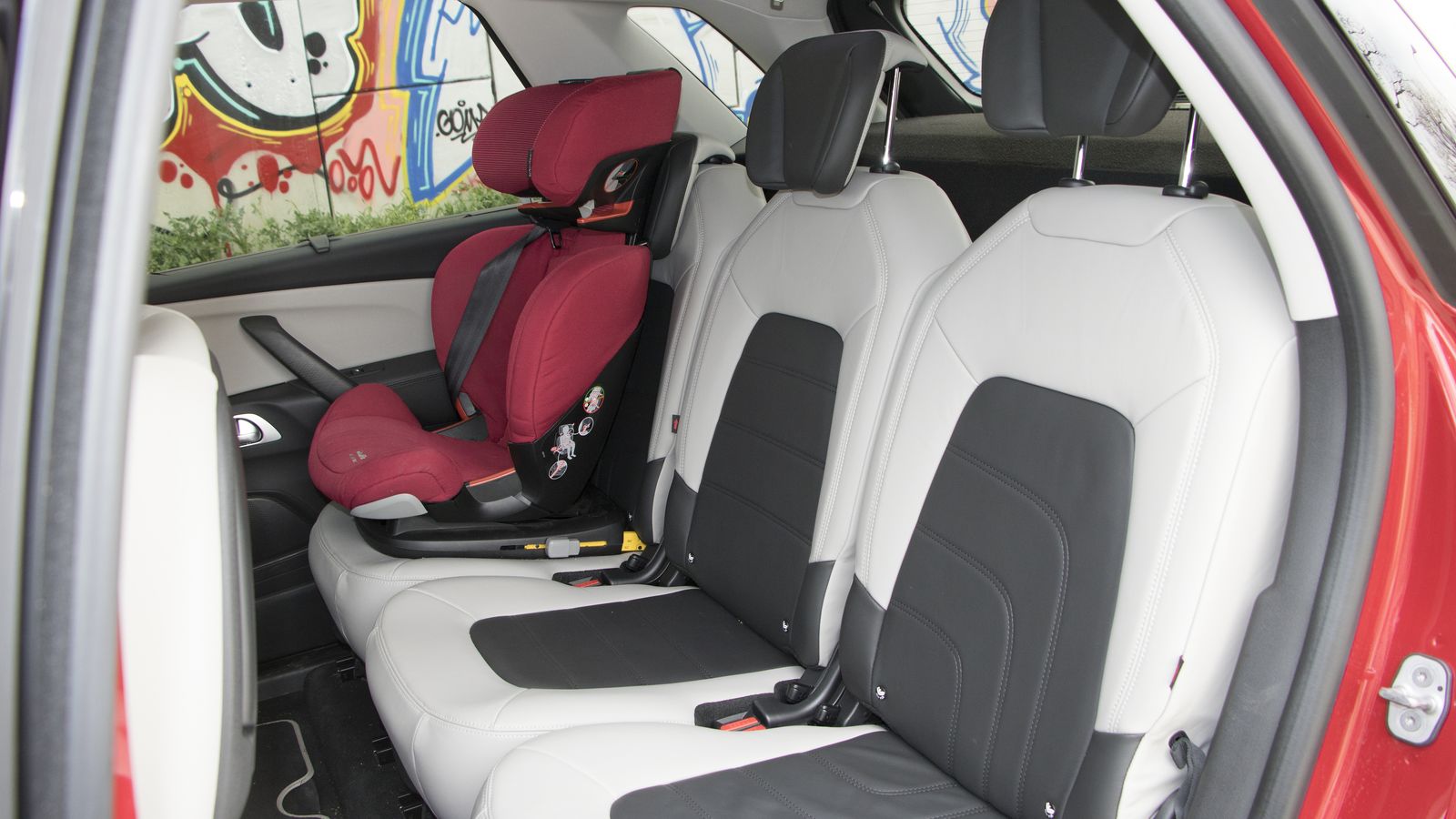 Las tres butacas de la segunda fila son independientes.