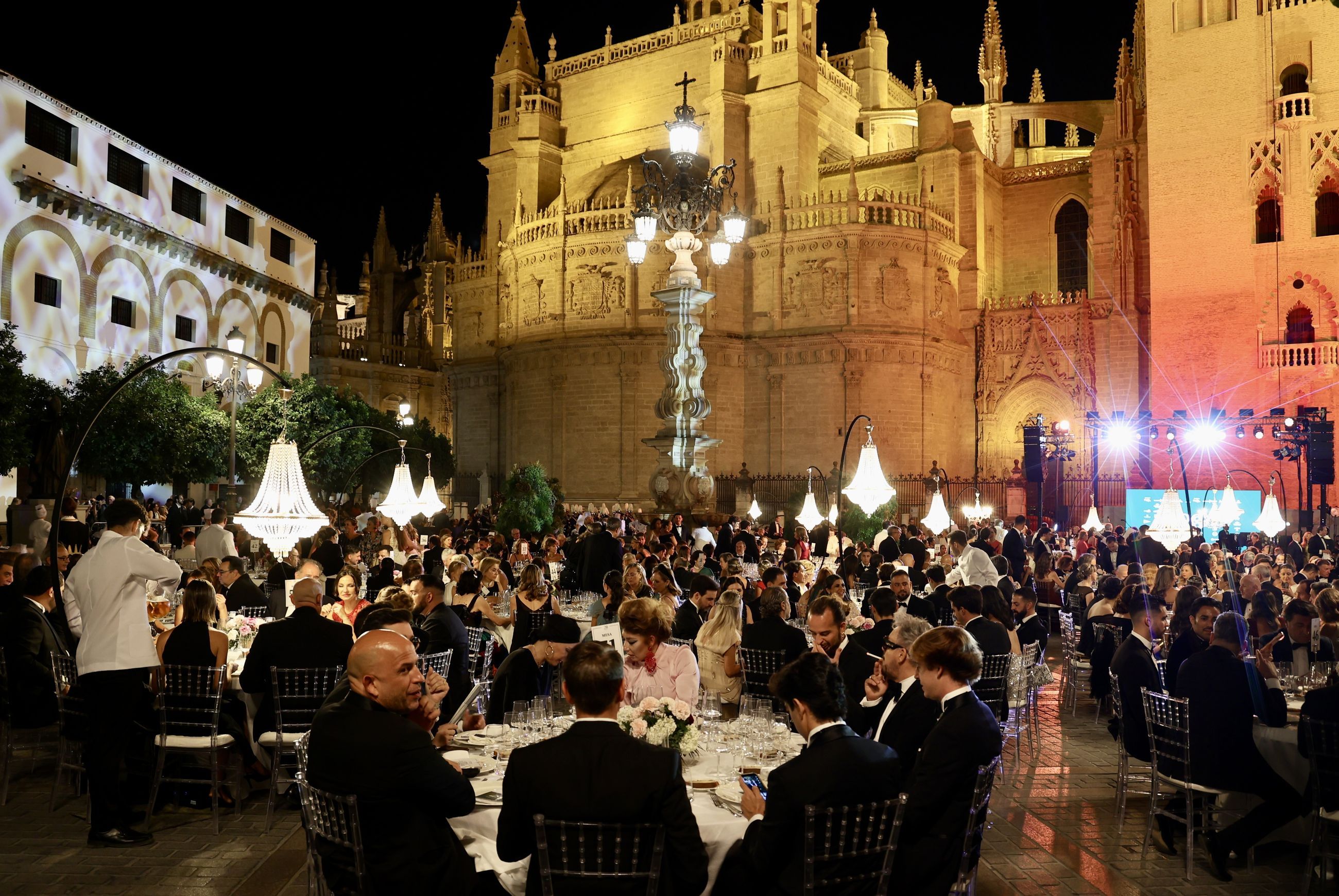 La Gala Escaparate 2026 celebra su 20 aniversario en la Plaza Virgen de los Reyes de Sevilla