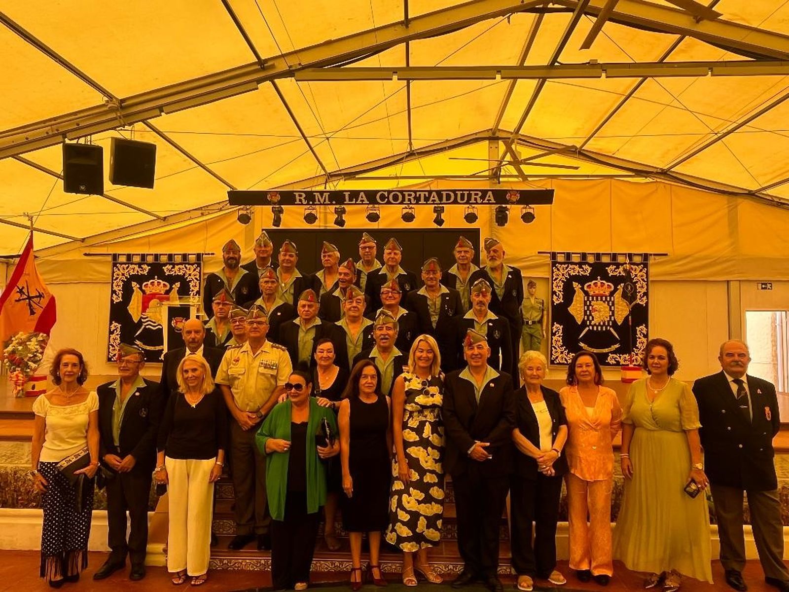 Asistentes al aniversario de la Legión en Cádiz