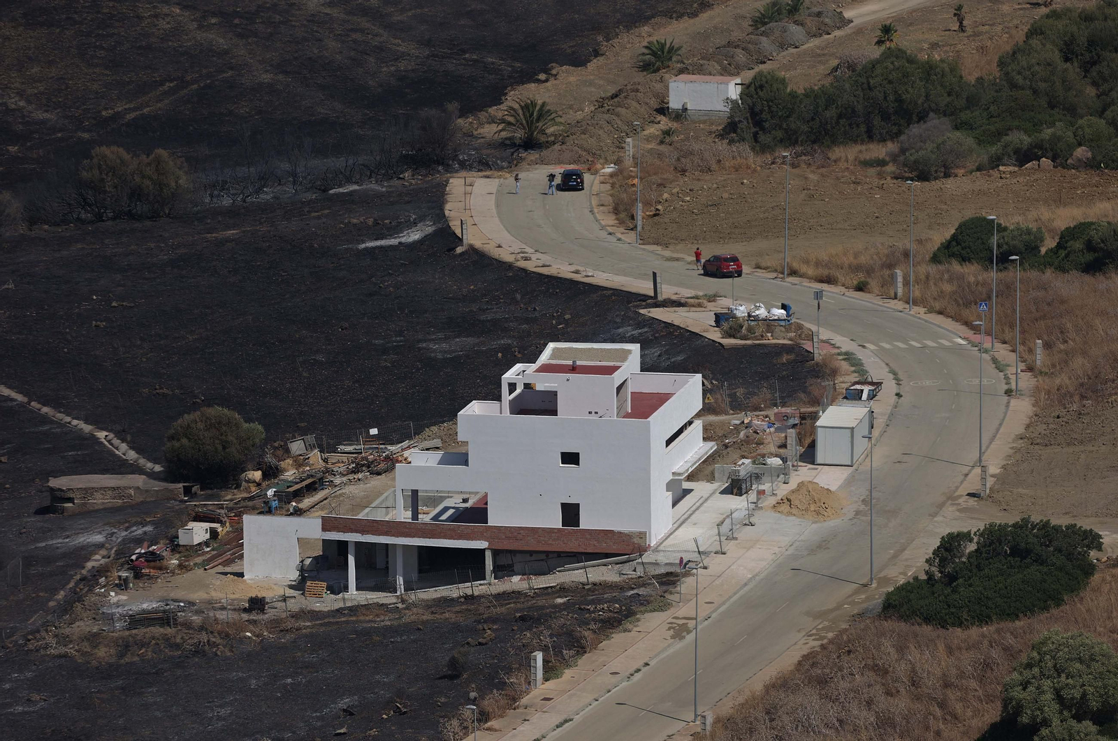 Así han quedado Atlanterra y Zahara de los Atunes tras el incendio forestal en la Sierra de la Plata de Tarifa