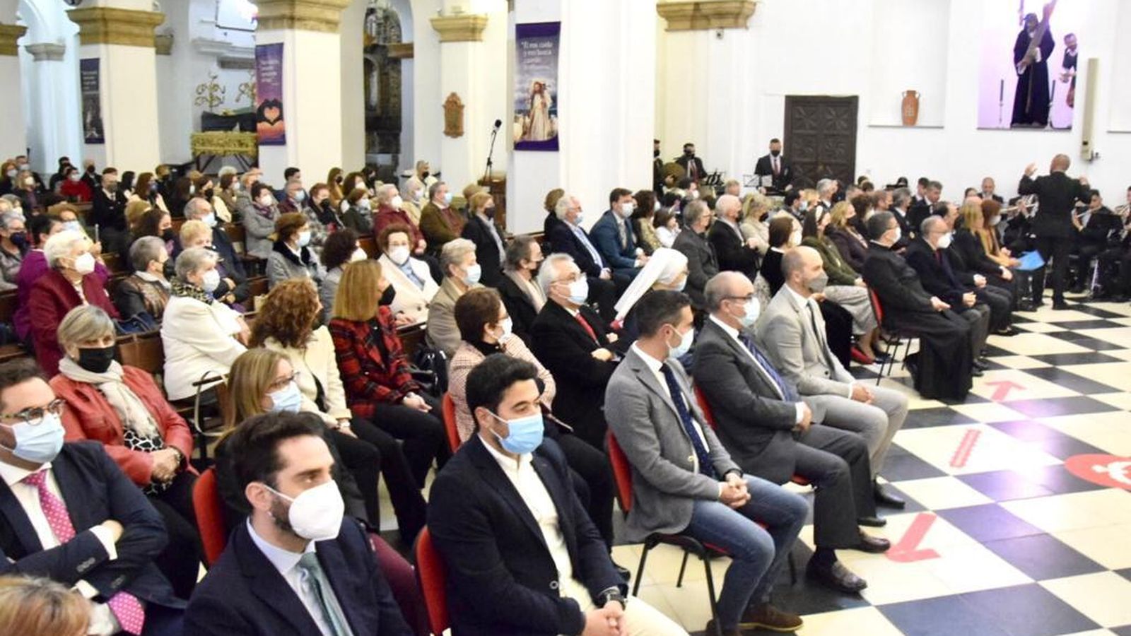 Las autoridades siguen la lectura del pregón en Los Barrios.