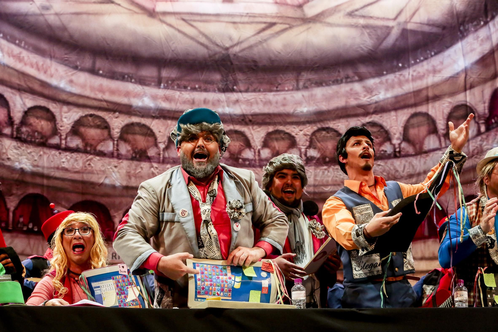 Chirigota Los periodistas se la dan de artistas.