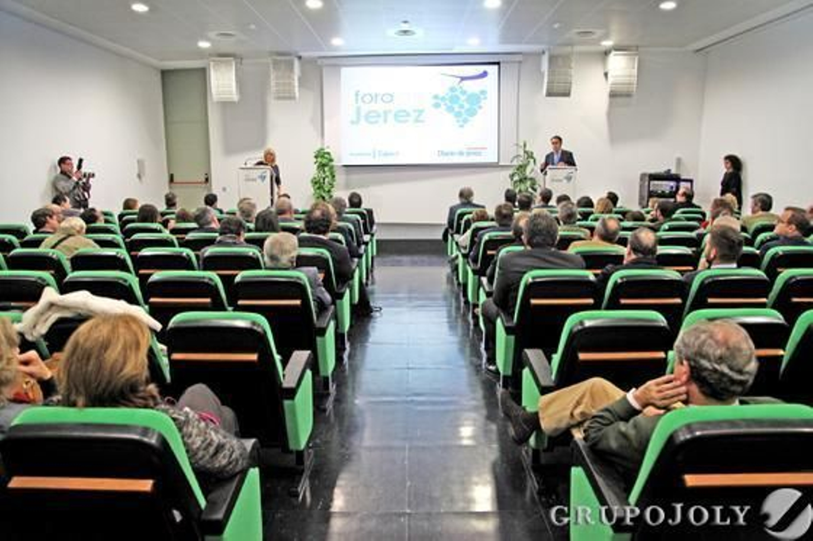 Un momento de la celebración del foro de Jerez en el Edificio Singular del PTA.

Foto: Lobo / Pascual