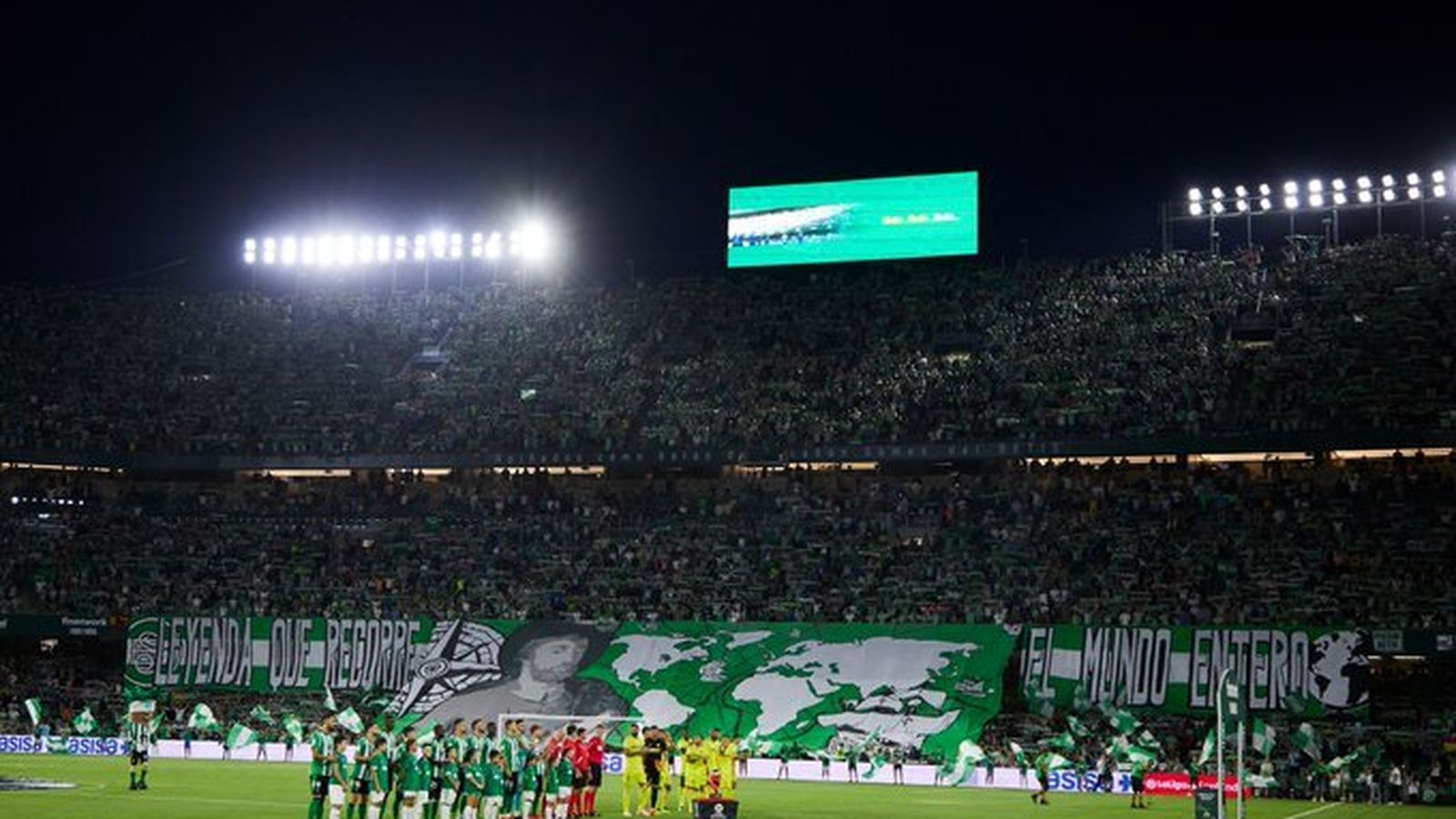 Imagen del tifo de la grada de animación de Gol Sur en el partido ante el Villarreal.