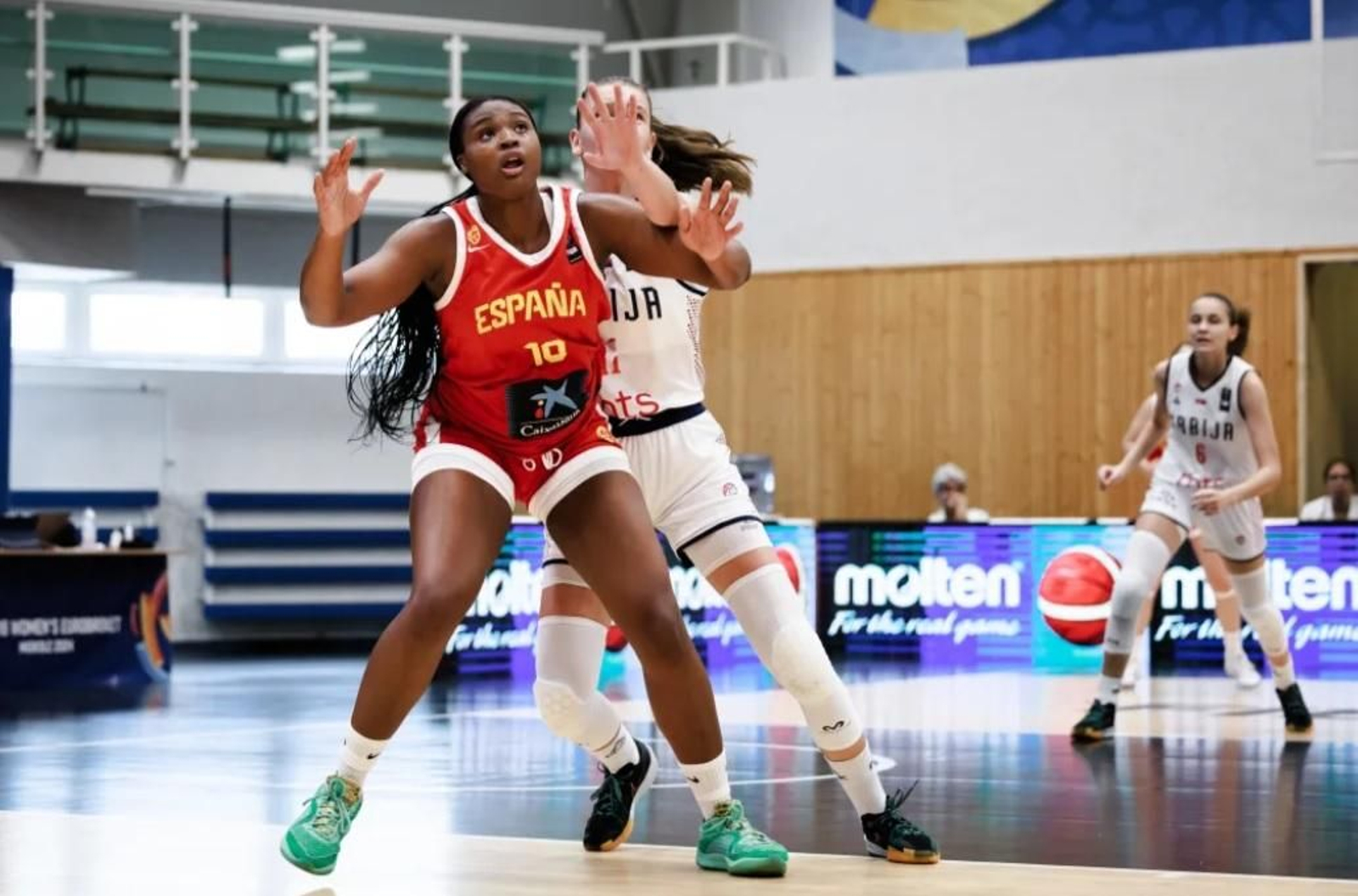 Chelsea Dike y Mar Segura avanzan con España en el Europeo sub 16