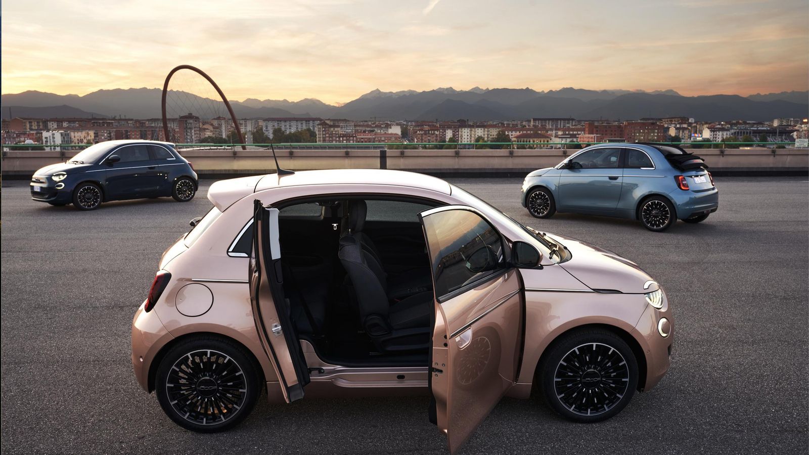 l Fiat 500e y el Citroën ë-C4 se encuentran en el Top 10 de los turismos eléctricos más vendidos en España en 2023. l Fiat 500e y el Citroën ë-C4 se encuentran en el Top 10 de los turismos eléctricos más vendidos en España en 2023.