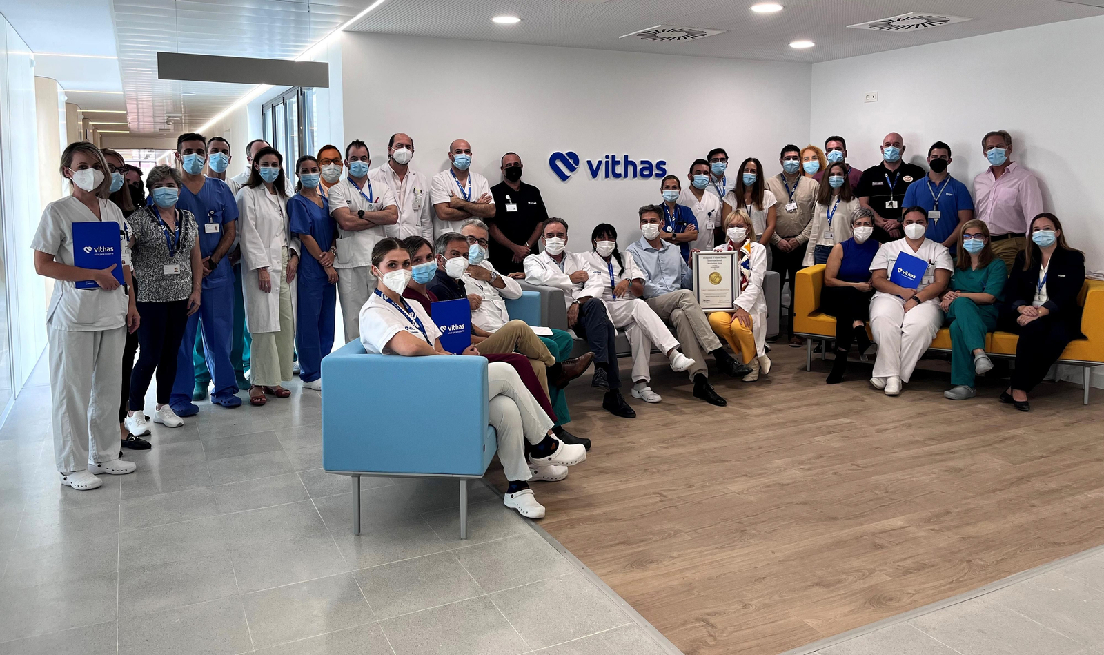 Profesionales de Vithas Xanit Internacional.