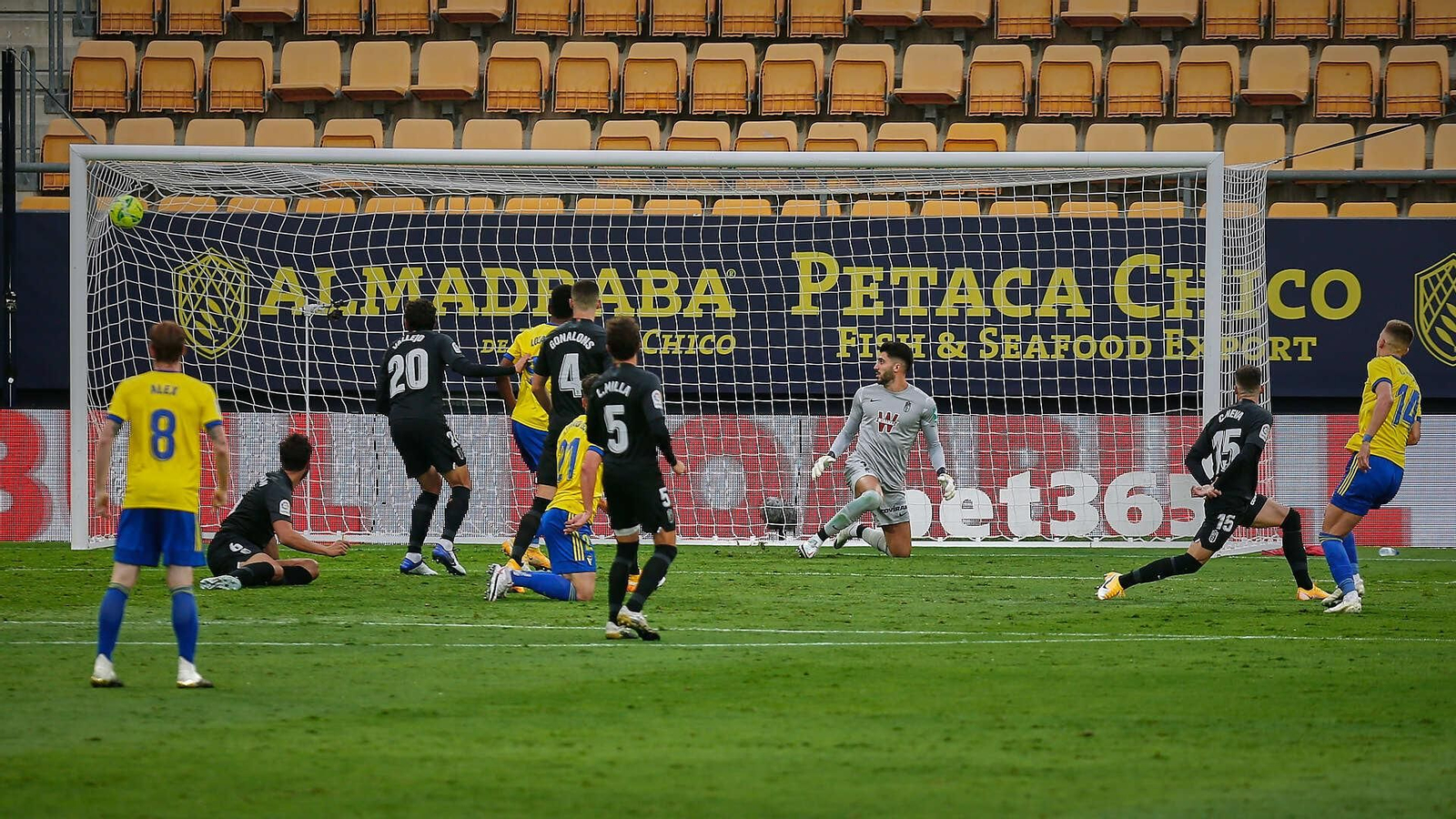Partido de fútbol Cádiz CF - Granada Partido de fútbol Cádiz CF - Granada