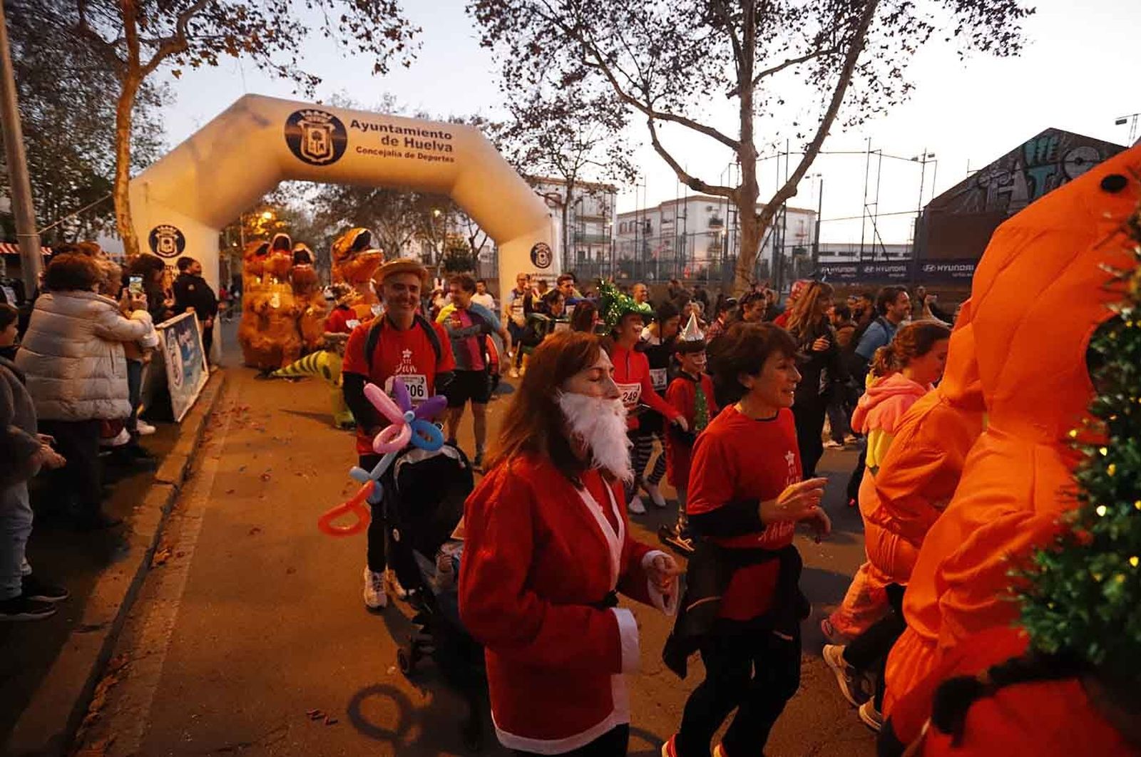 Imágenes de la carrera de San Silvestre en Huelva