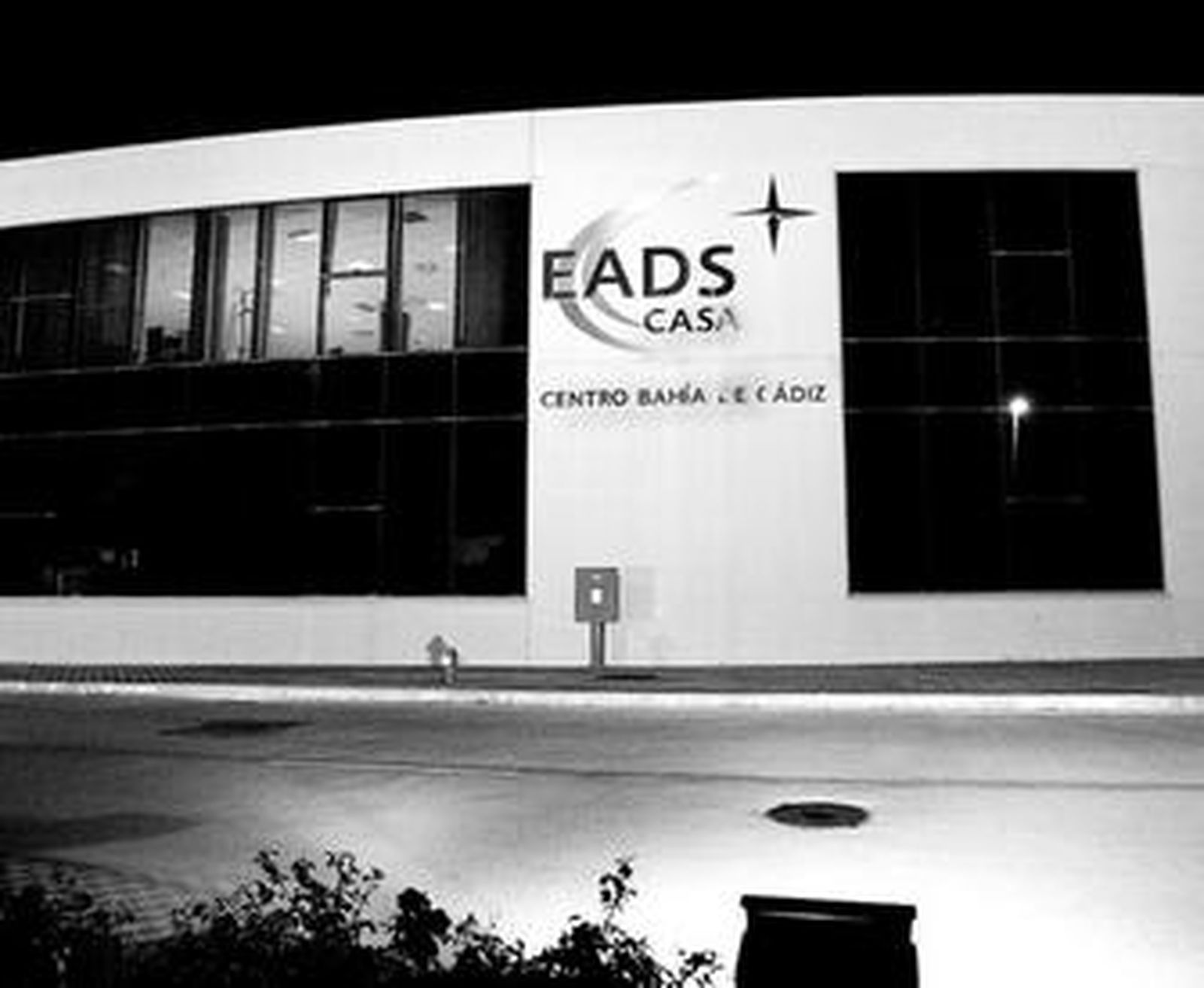 Fachada de la planta de la antigua EADS-CASA en el parque Tecnobahía de El Puerto de Santa María.