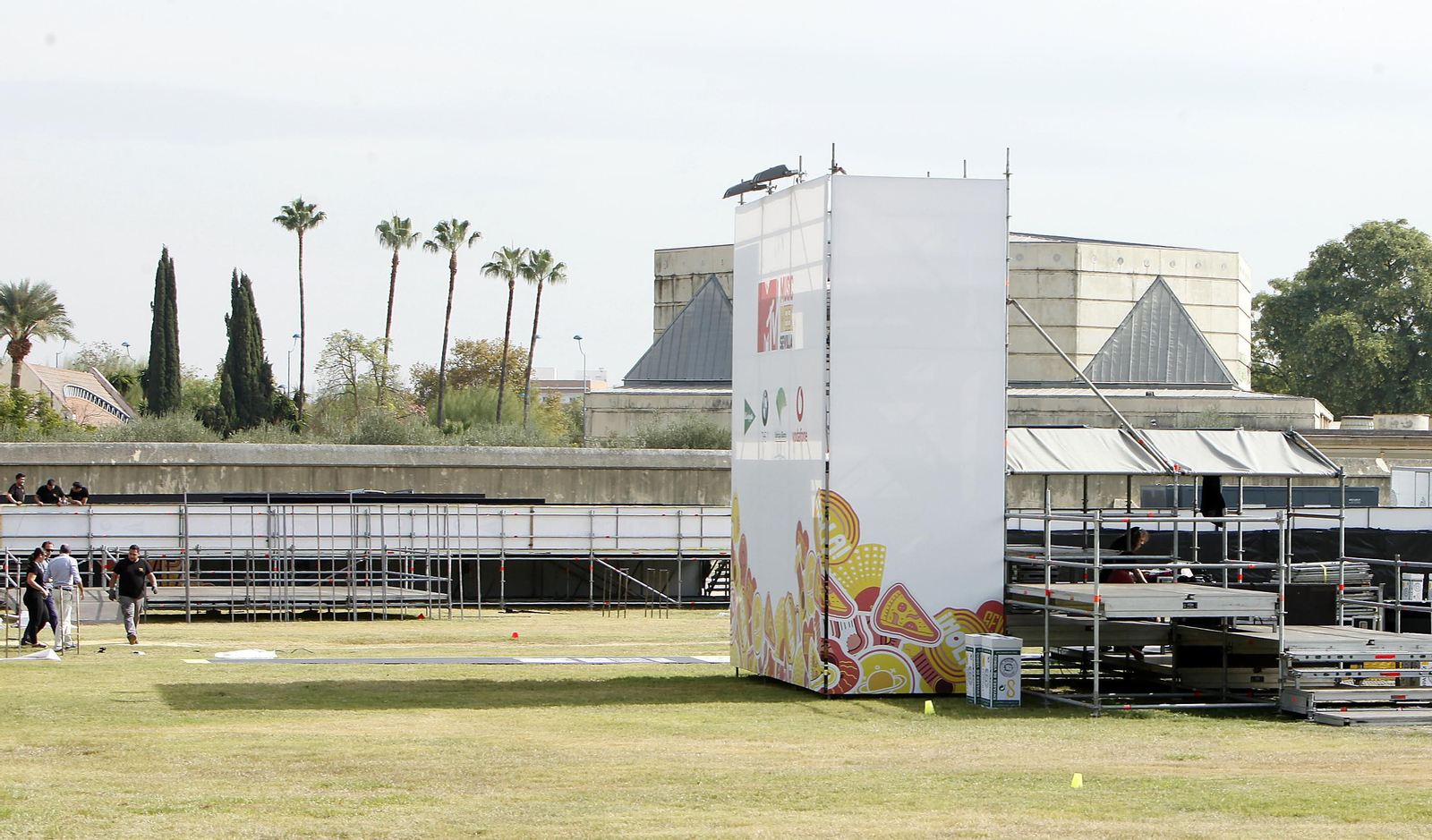 Los preparativos de la MTV en Sevilla, en imágenes