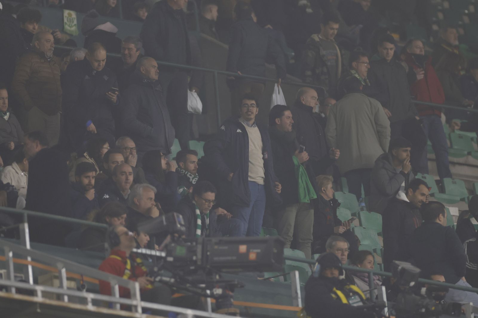 Búscate en las fotos del Betis-Barcelona