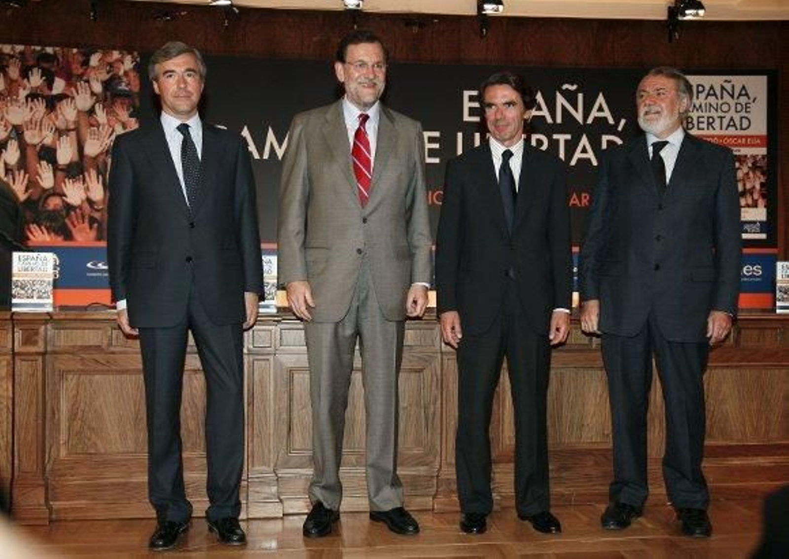 Aznar y Rajoy rechazan las "falsas expectativas" sobre el fin de ETA