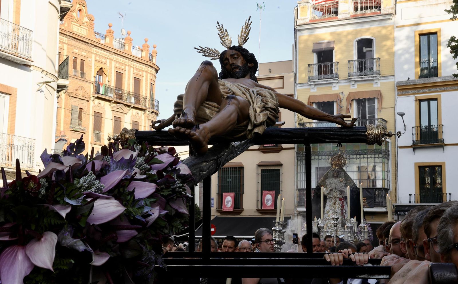 En imágenes, el traslado de los titulares de Las Aguas a la iglesia de San Jacinto