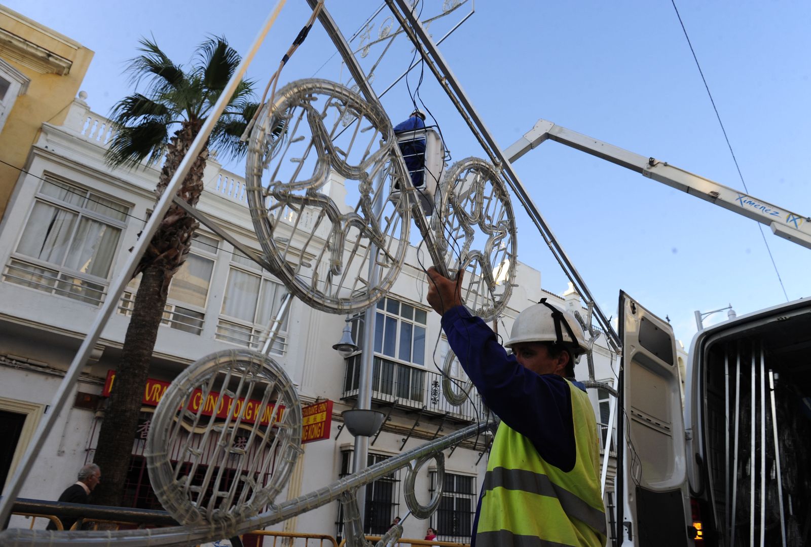 Los Ayuntamientos ultiman los preparativos para la iluminación navideña