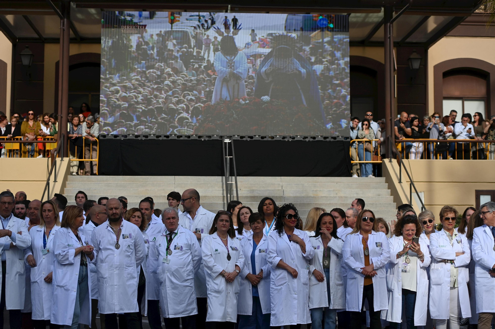 La misa del alba y el traslado del Cautivo, en fotos