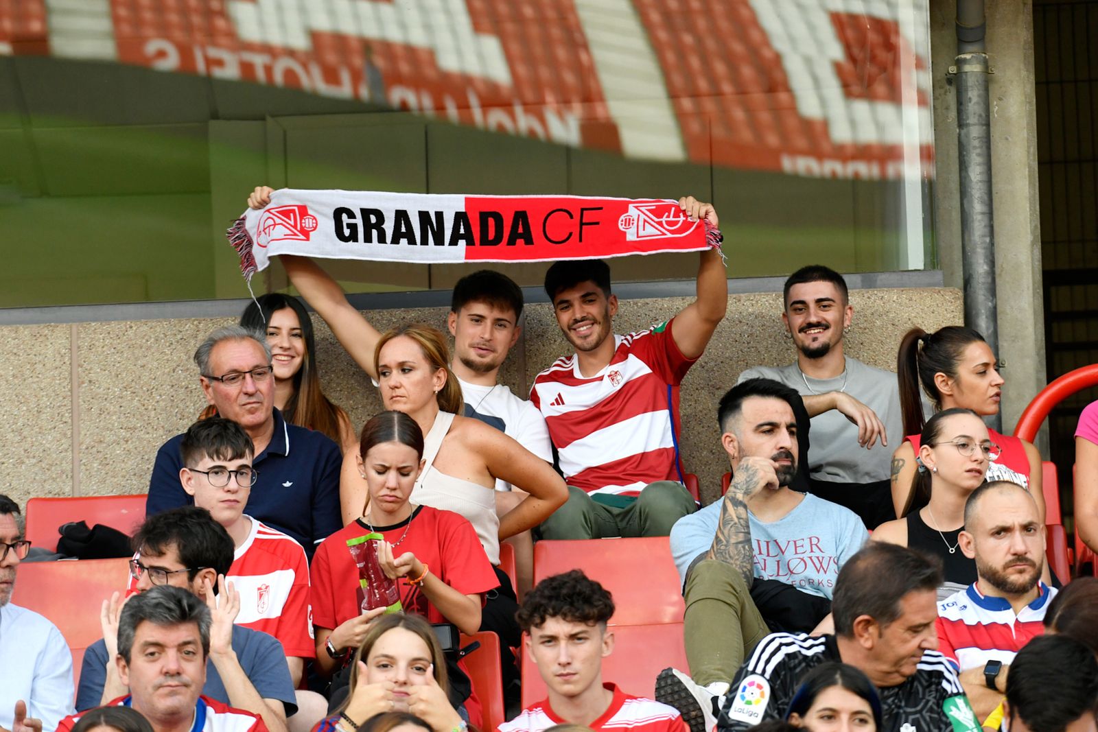 Encuéntrate en las gradas de Los Cármenes en el partido del Granada CF femenino