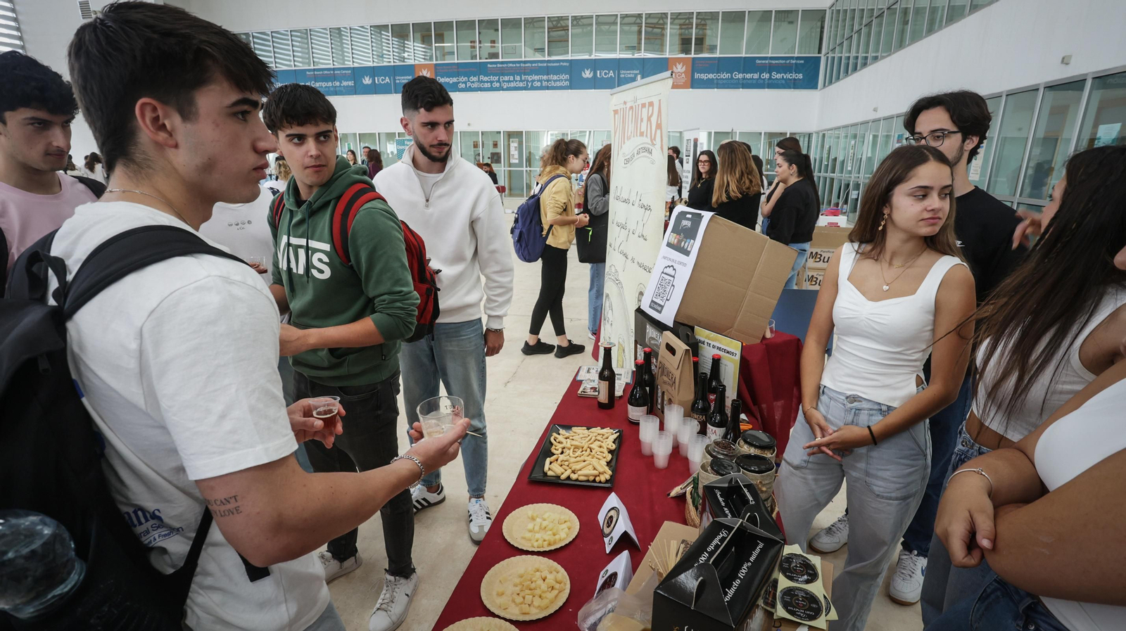 Imágenes de la feria gastronómica en el Campus de Jerez