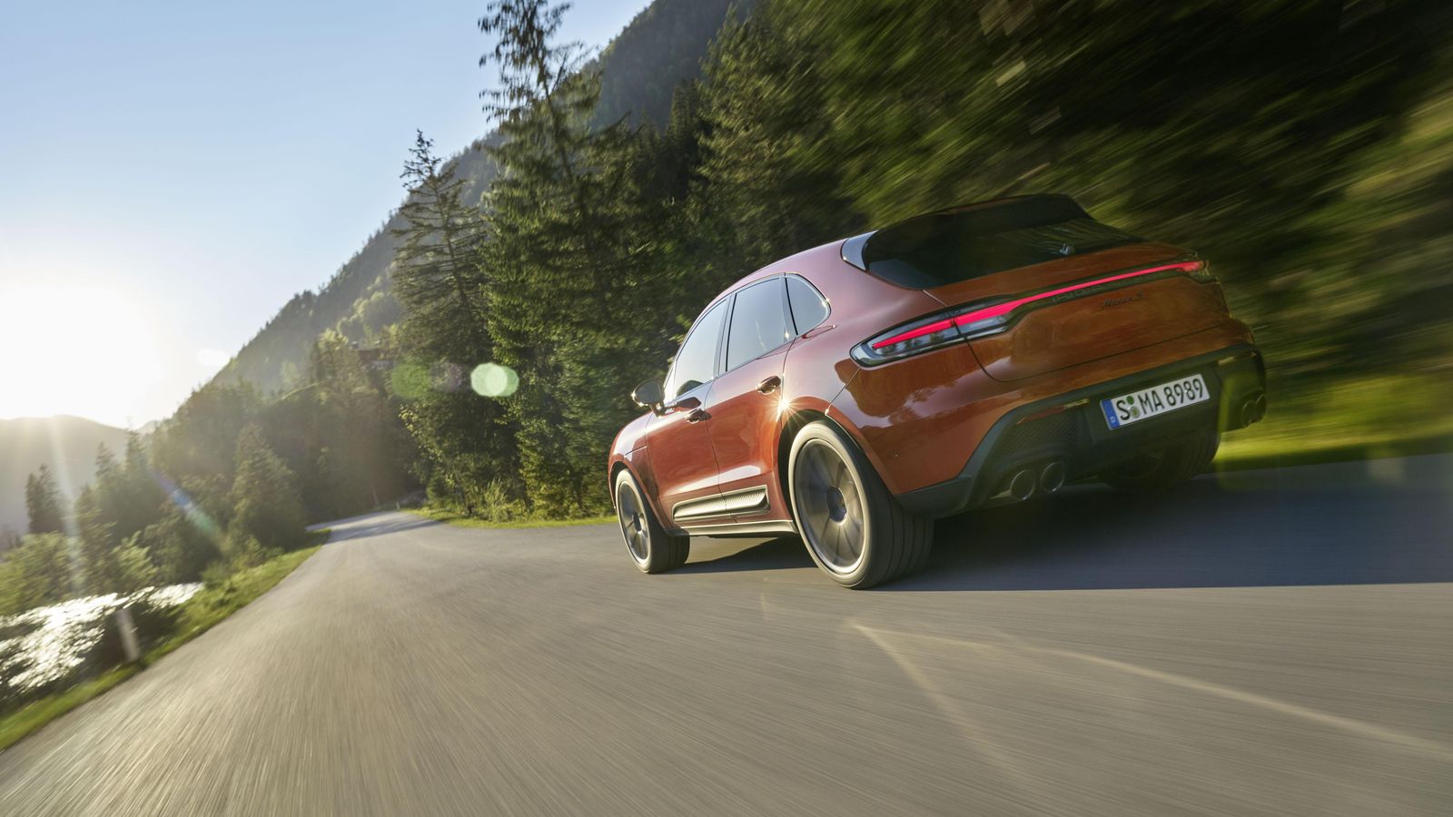 Los precios arrancan en los 68.540 euros del Macan. Los Macan S, como el de la imagen, tienen un precio de tarifa desde los 83.468 euros y los GTS desde los 102.427 euros. Ya se pueden hacer pedidos, con las primeras entregas para octubre.