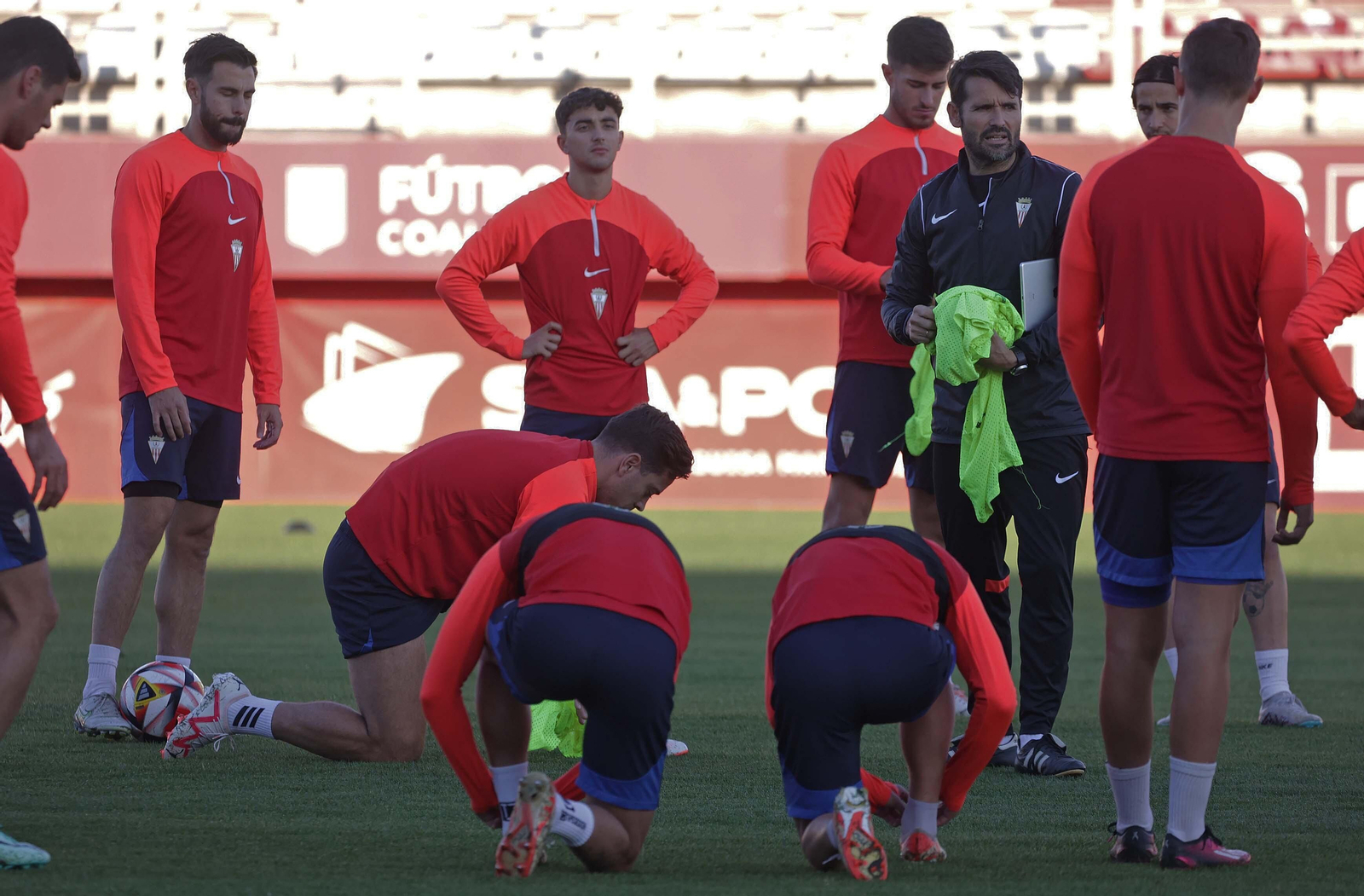 La vuelta a los entrenamientos del Algeciras después del descanso de Navidad, en imágenes