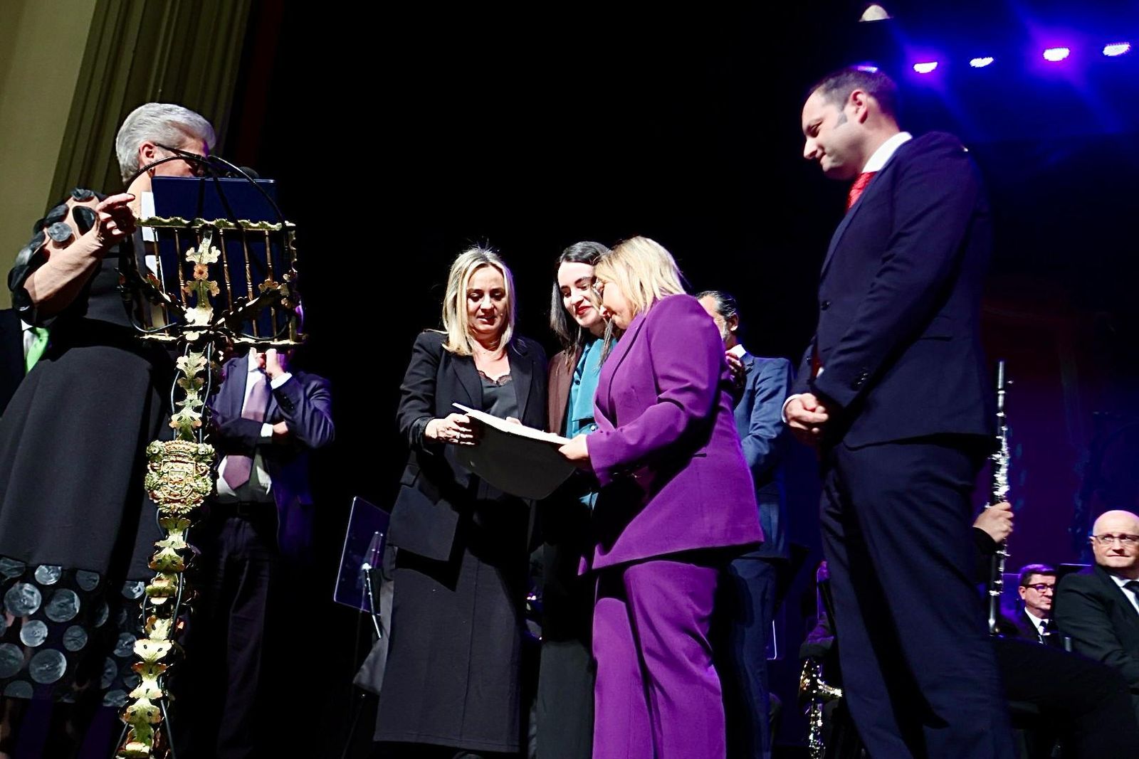 Entrega de las Tapas del Pregón de la Semana Santa de Granada 2025